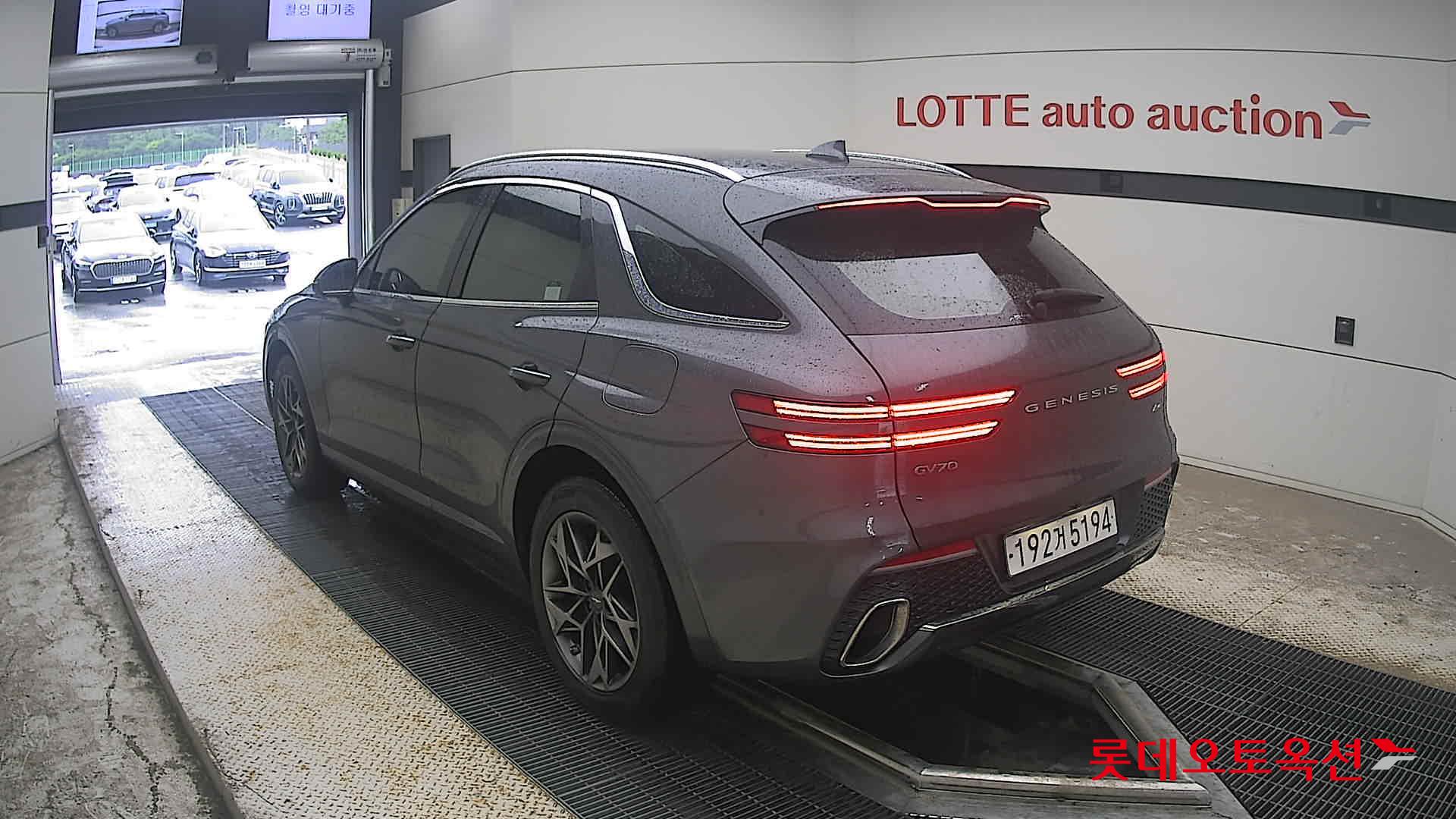 2021 - genesis gv70