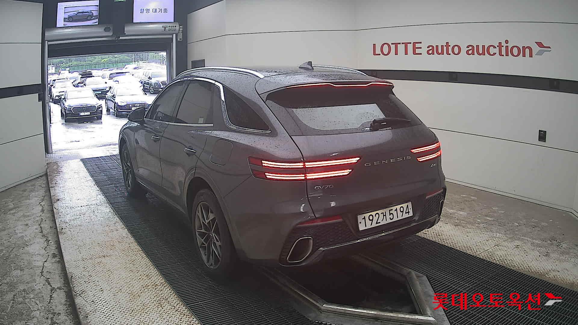 2021 - genesis gv70