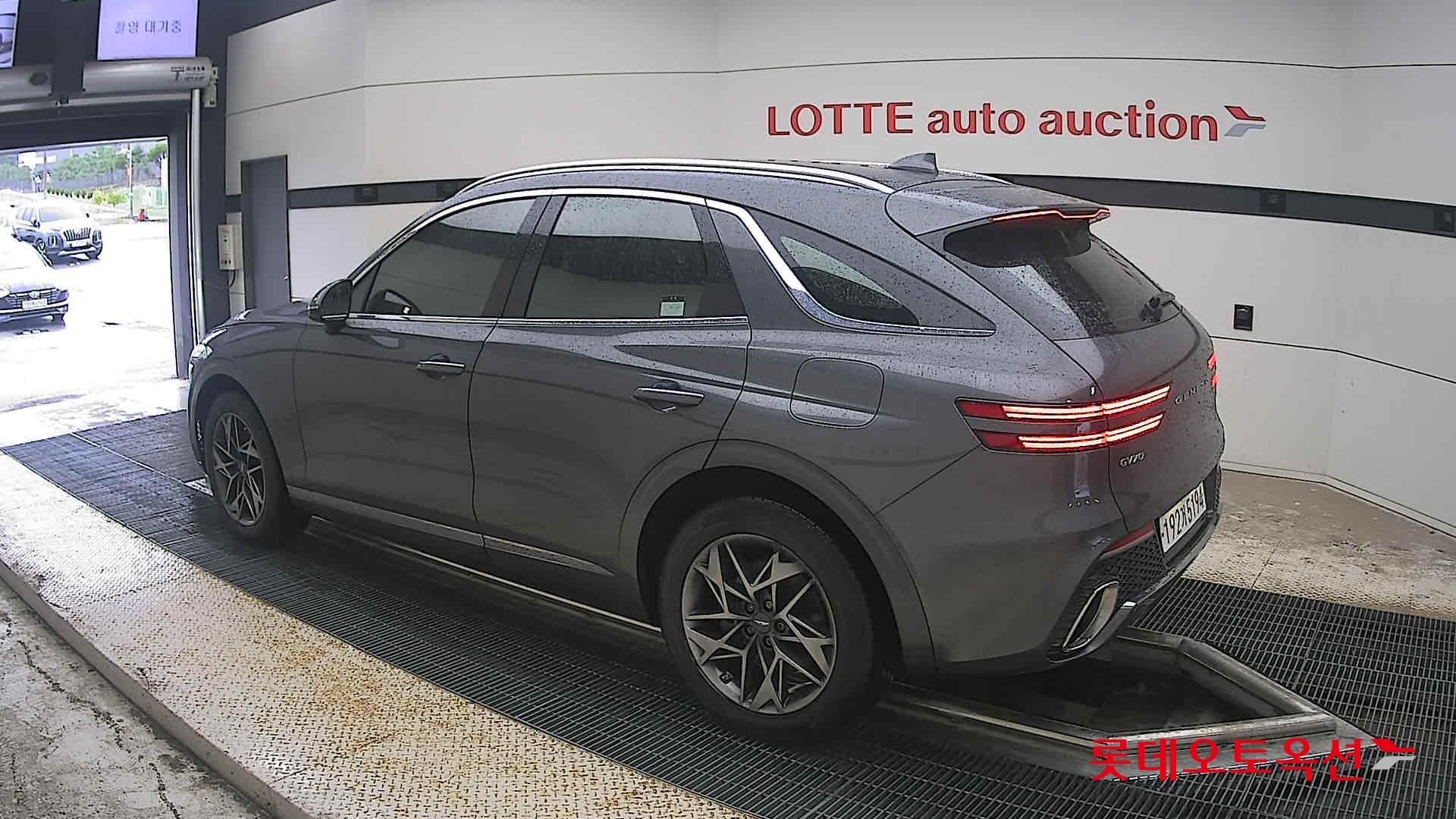 2021 - genesis gv70