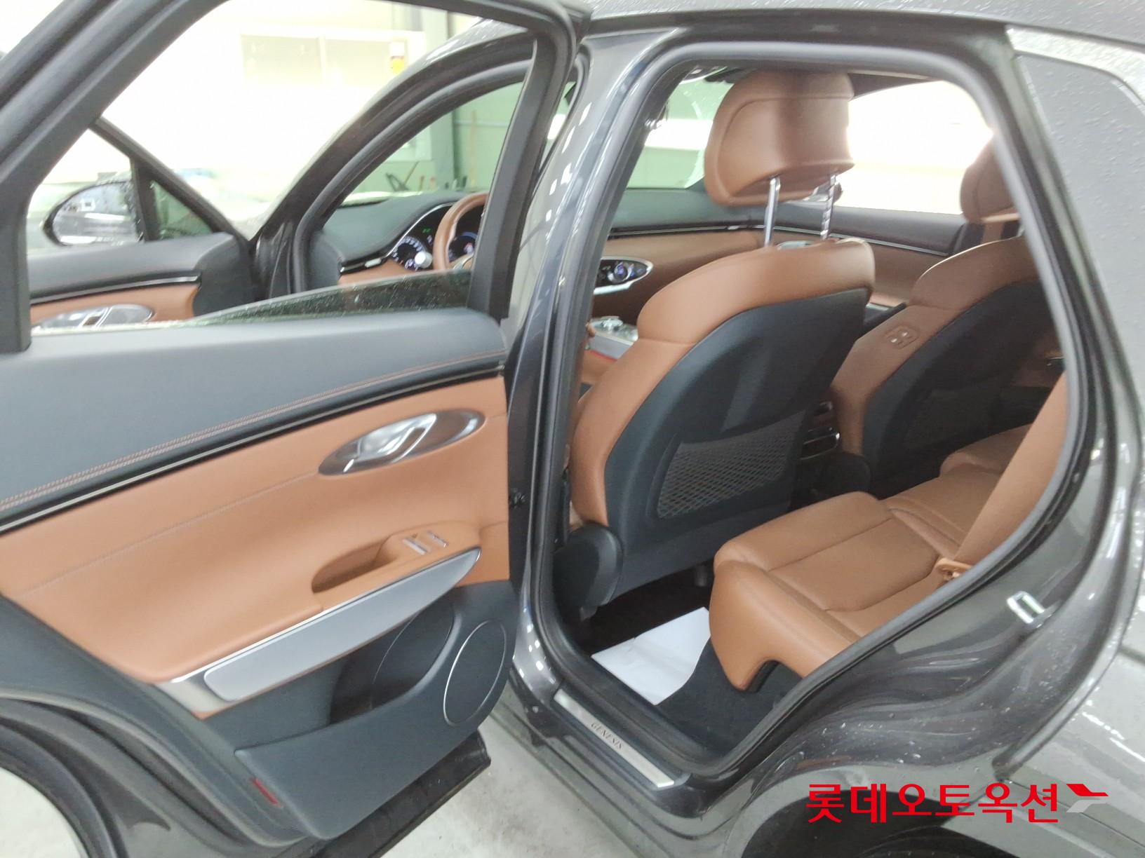 2021 - genesis gv70
