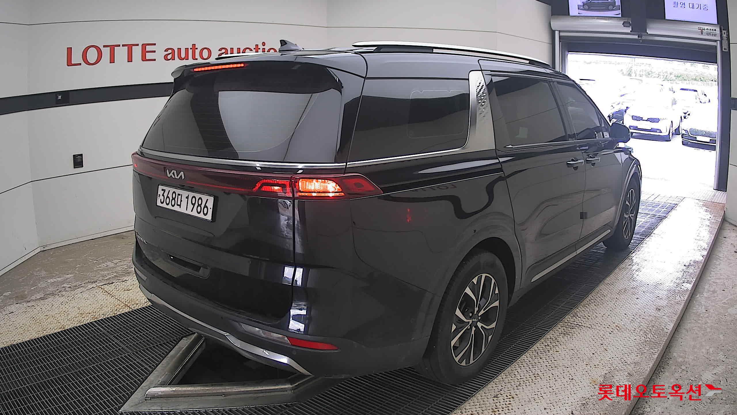 2022 - kia carnival