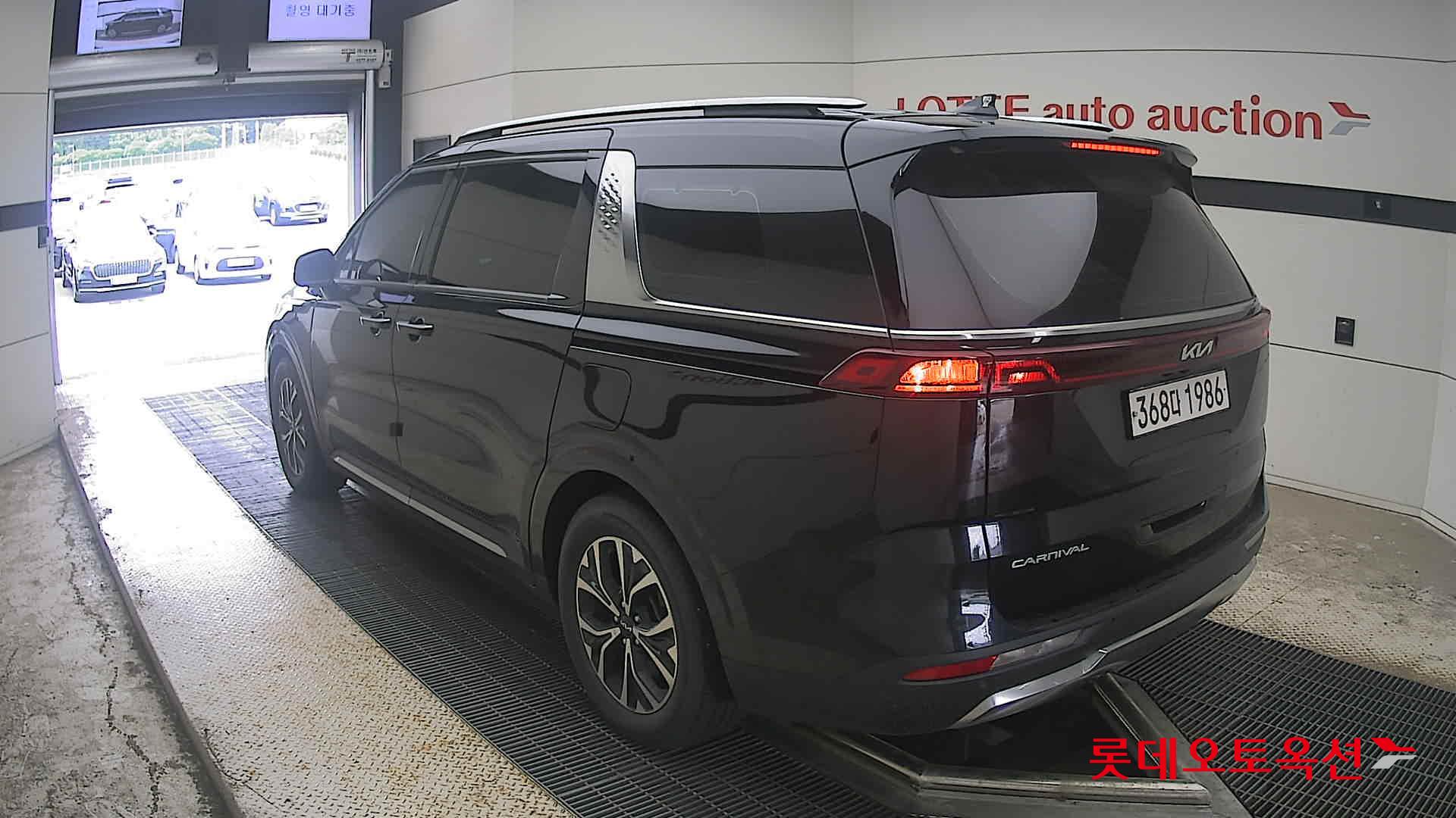 2022 - kia carnival