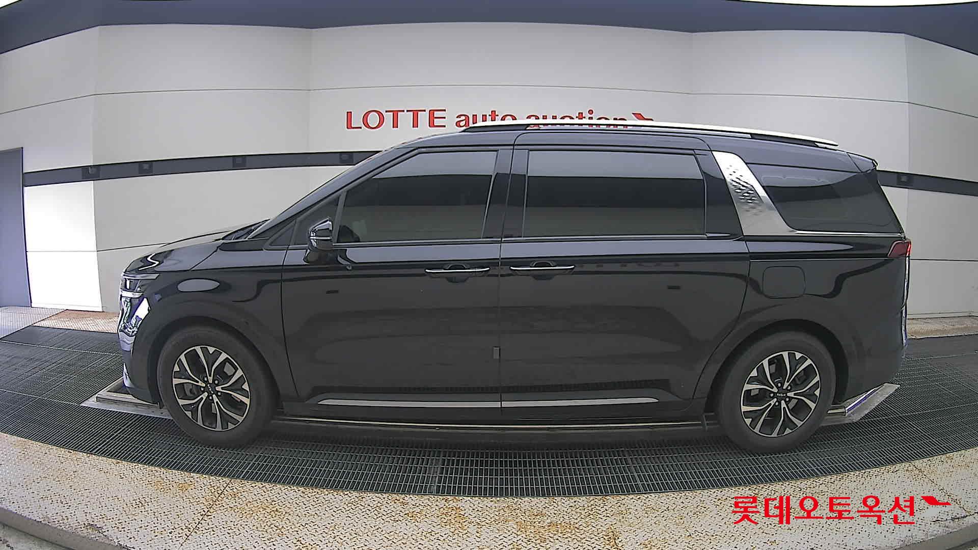 2022 - kia carnival