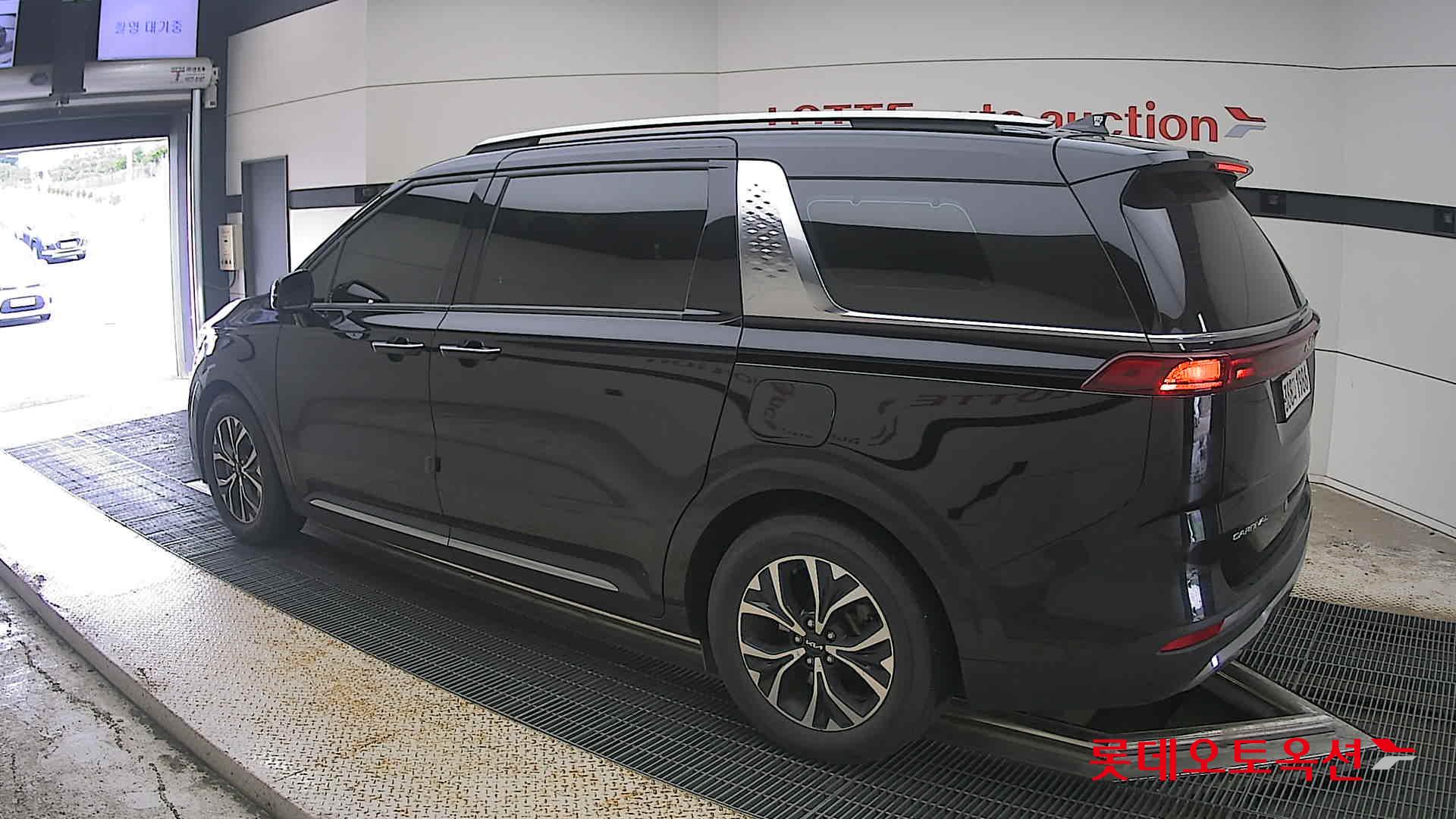 2022 - kia carnival