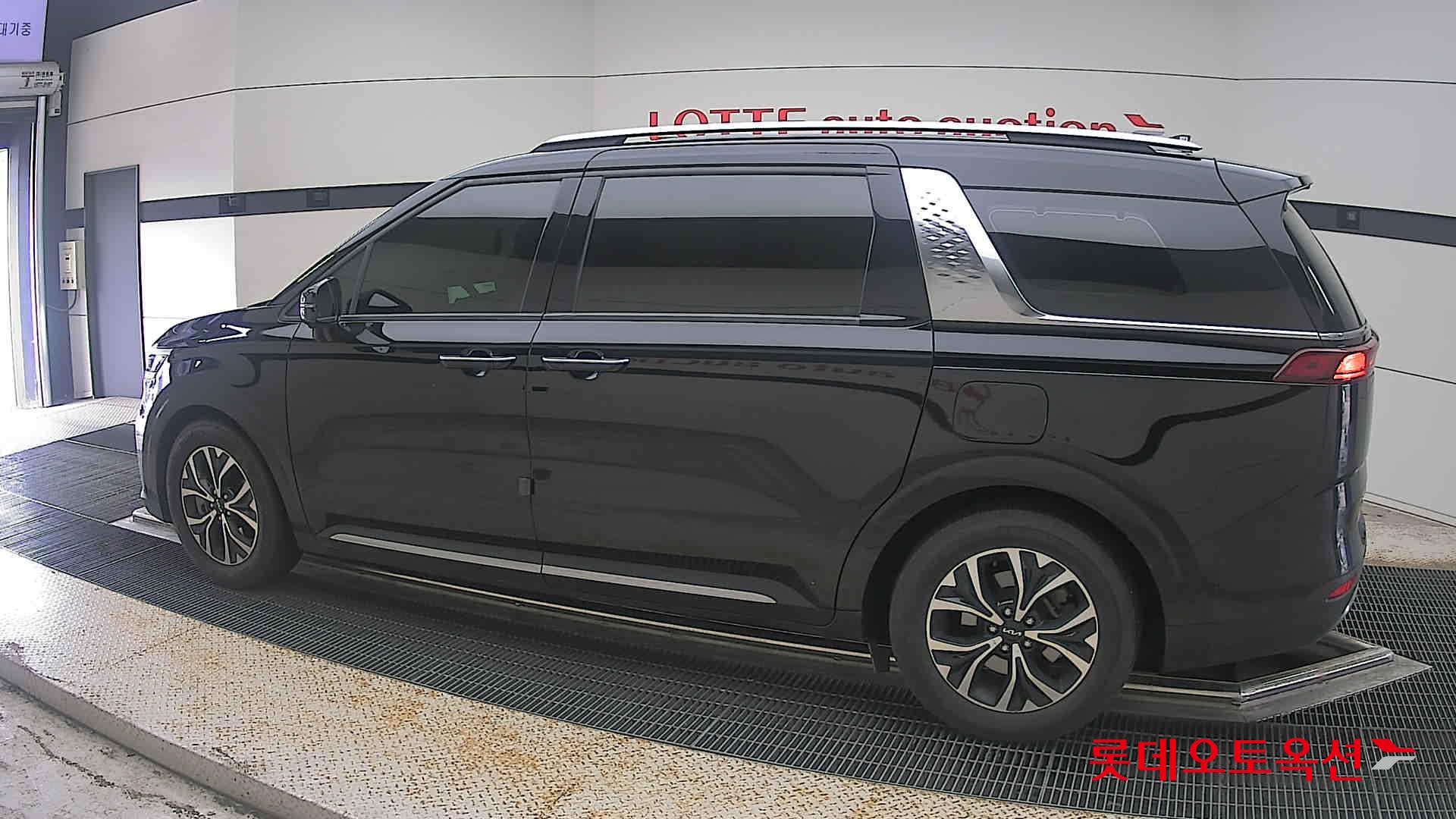 2022 - kia carnival