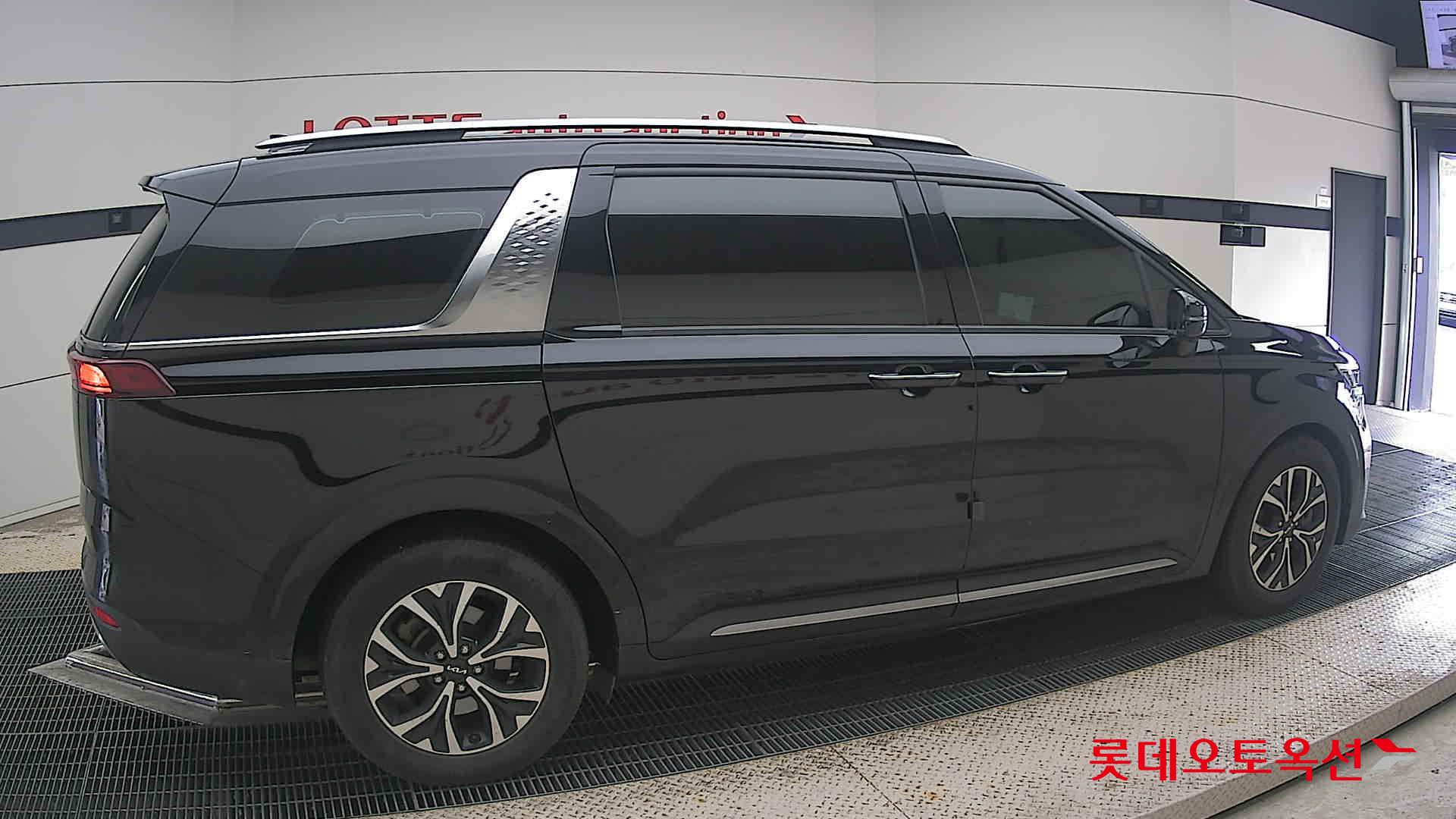 2022 - kia carnival