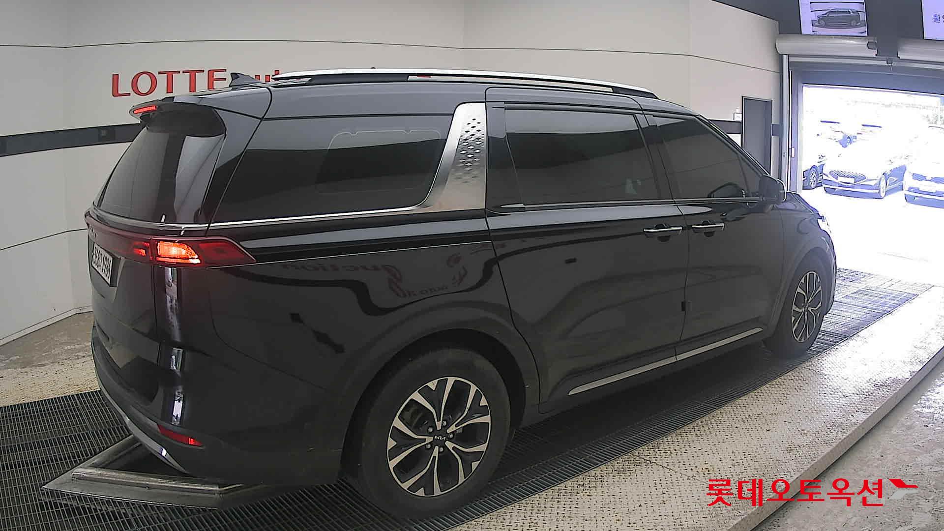 2022 - kia carnival