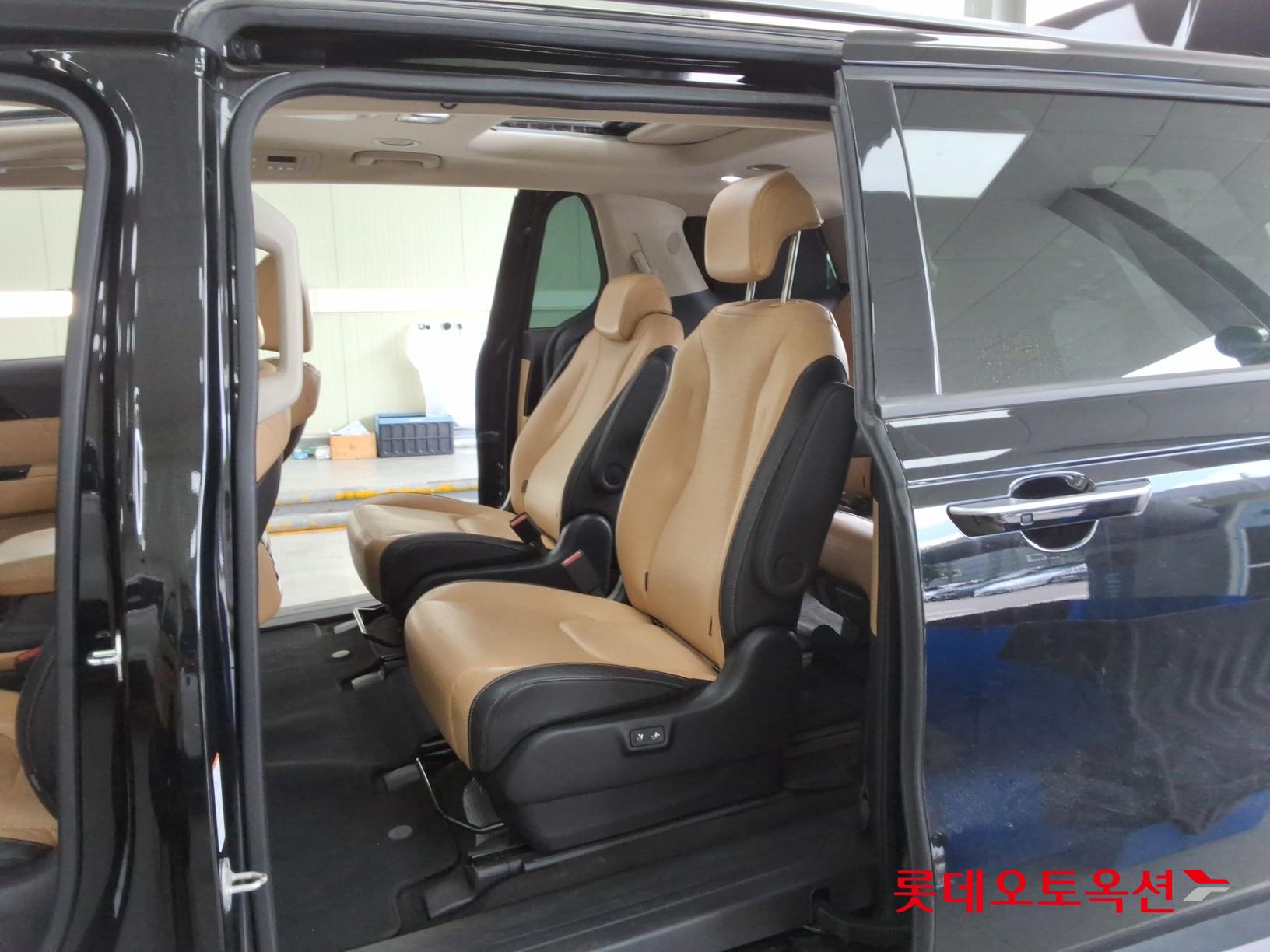 2022 - kia carnival
