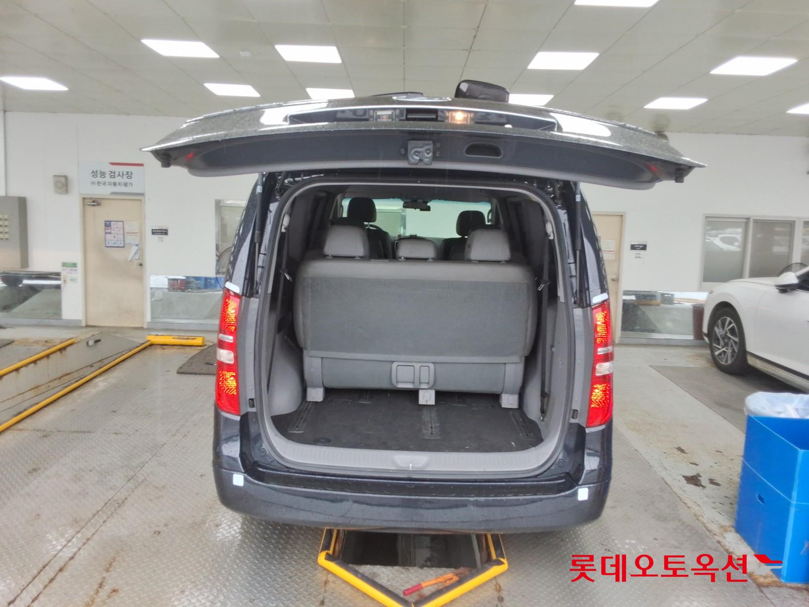 2019 - hyundai grand starex