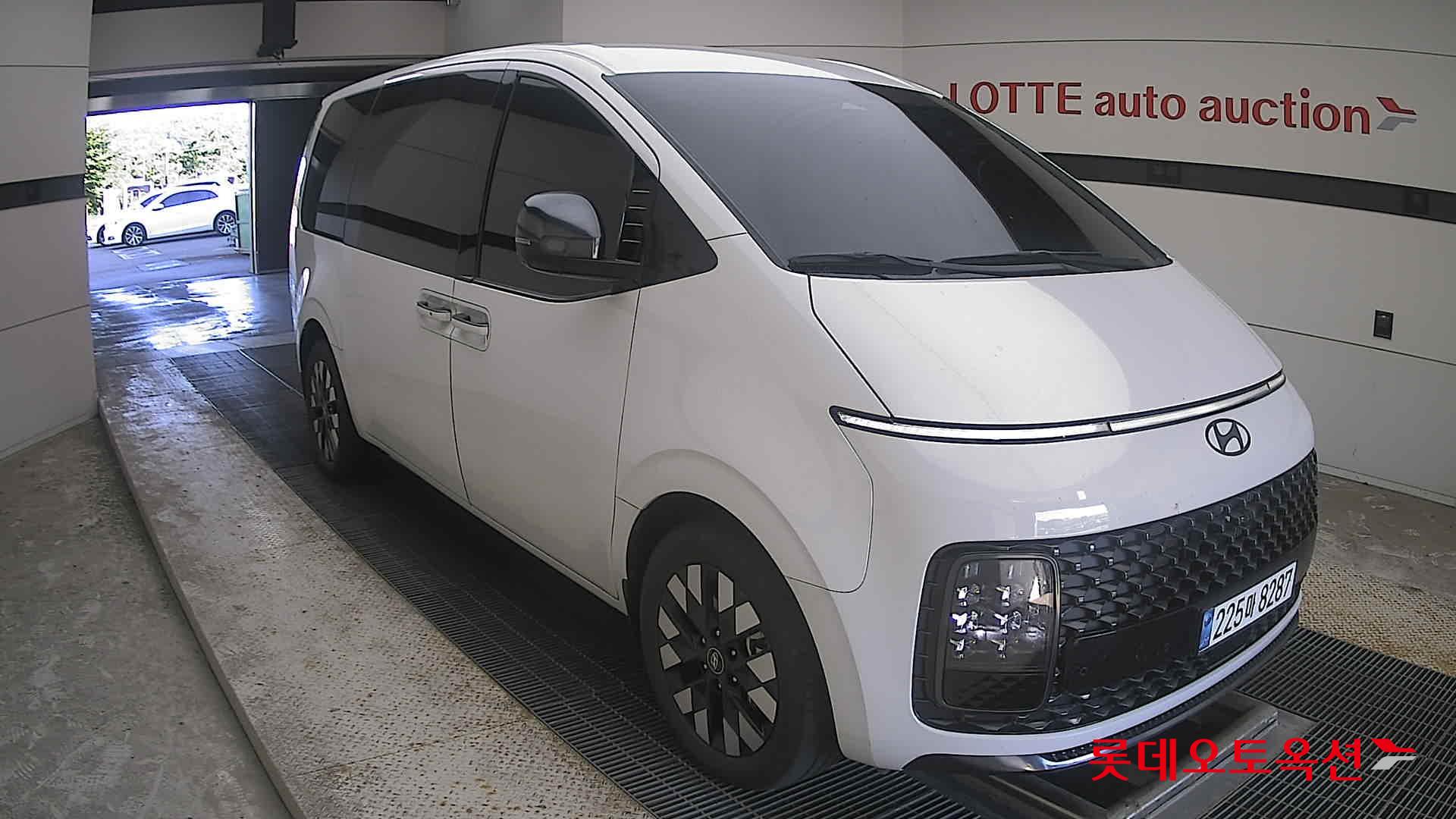 هيونداي ستاريا 2025 راي AT