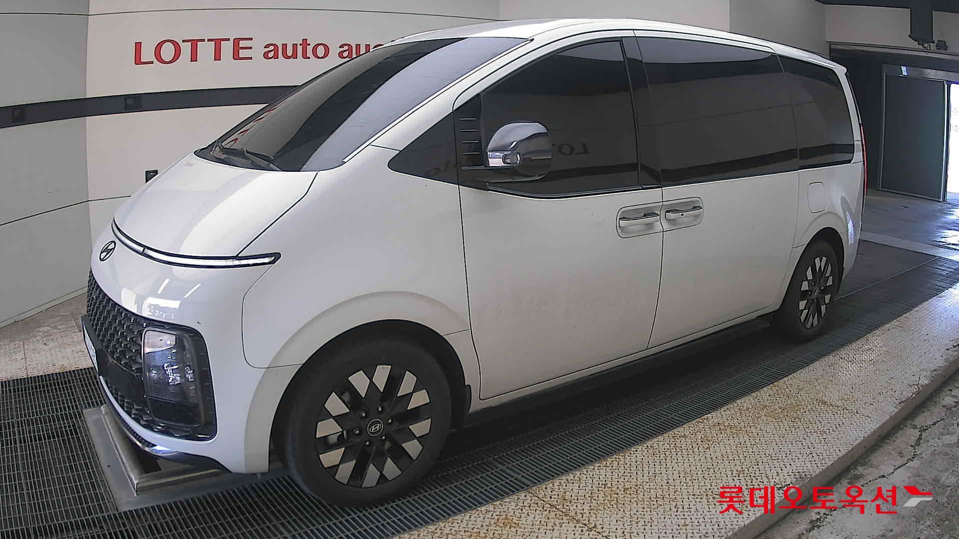 هيونداي ستاريا 2025 راي AT