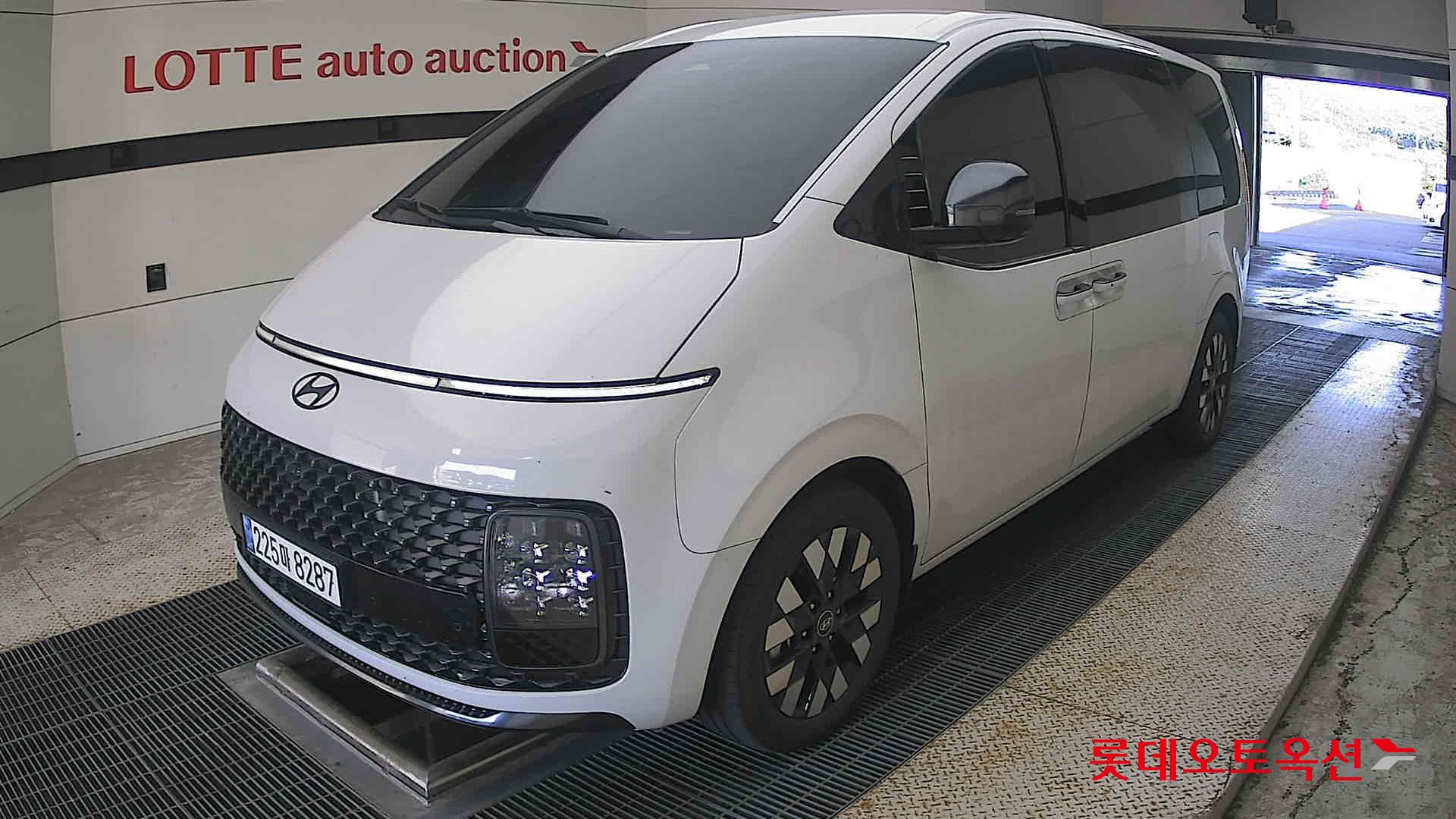 هيونداي ستاريا 2025 راي AT