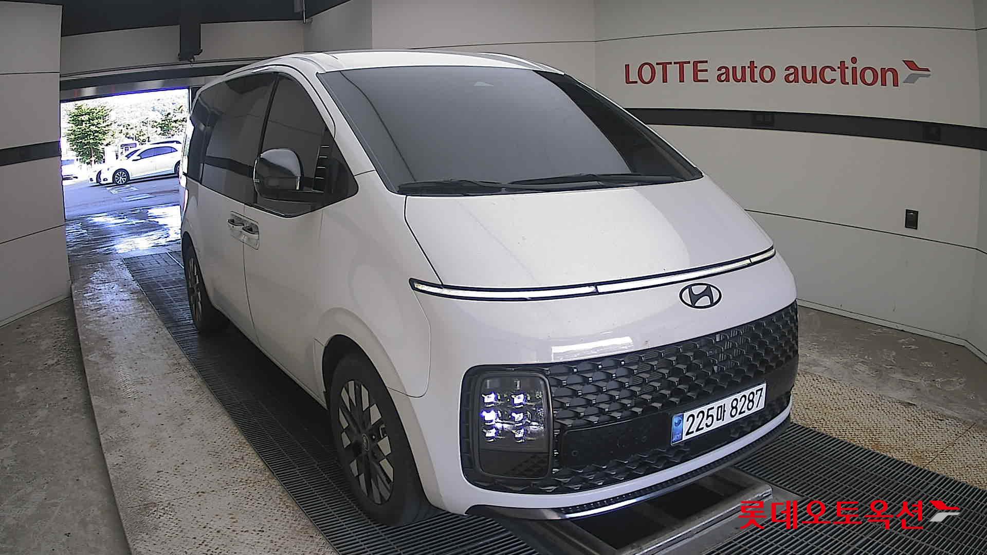 هيونداي ستاريا 2025 راي AT