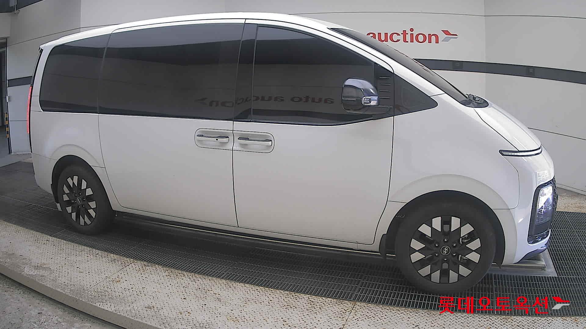 هيونداي ستاريا 2025 راي AT