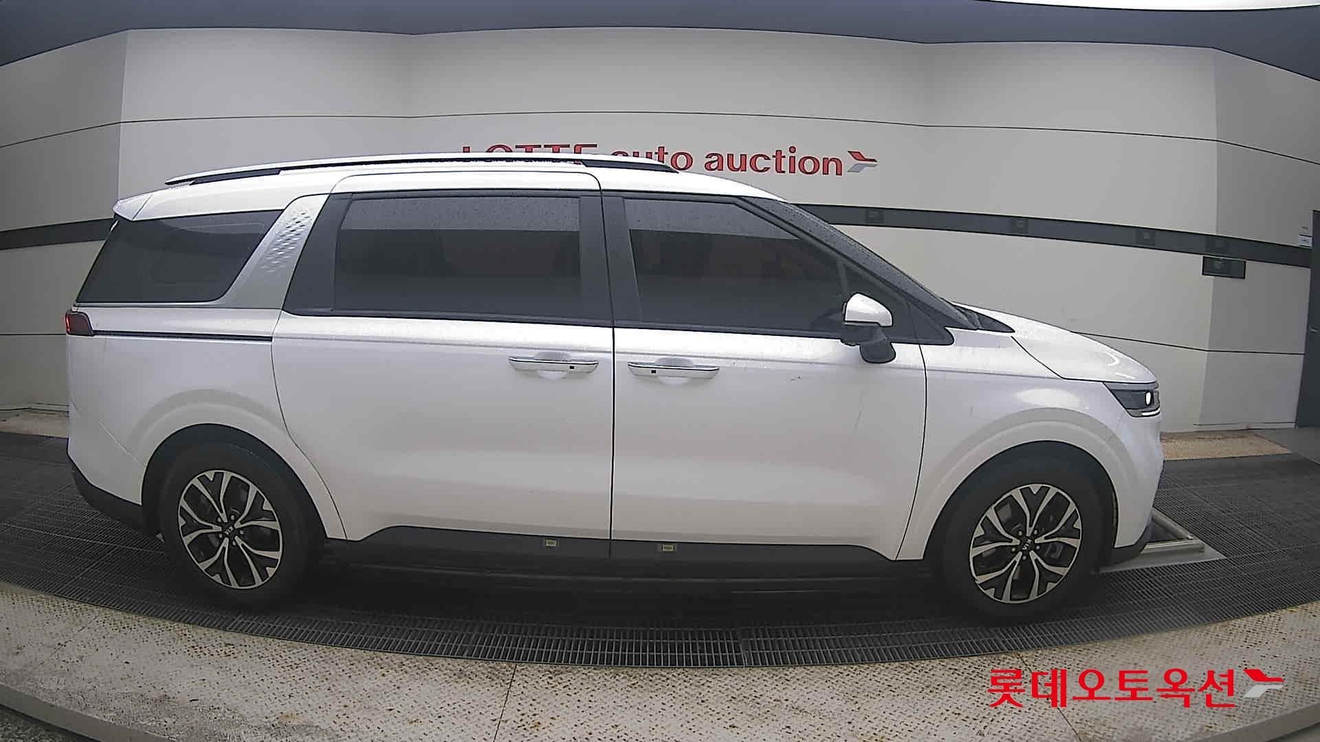 2021 - kia carnival