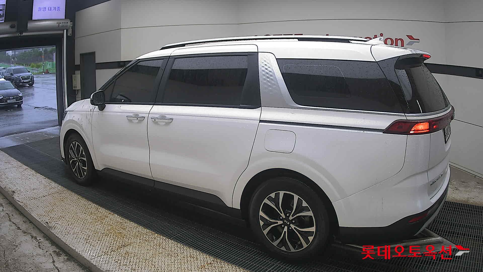 2021 - kia carnival