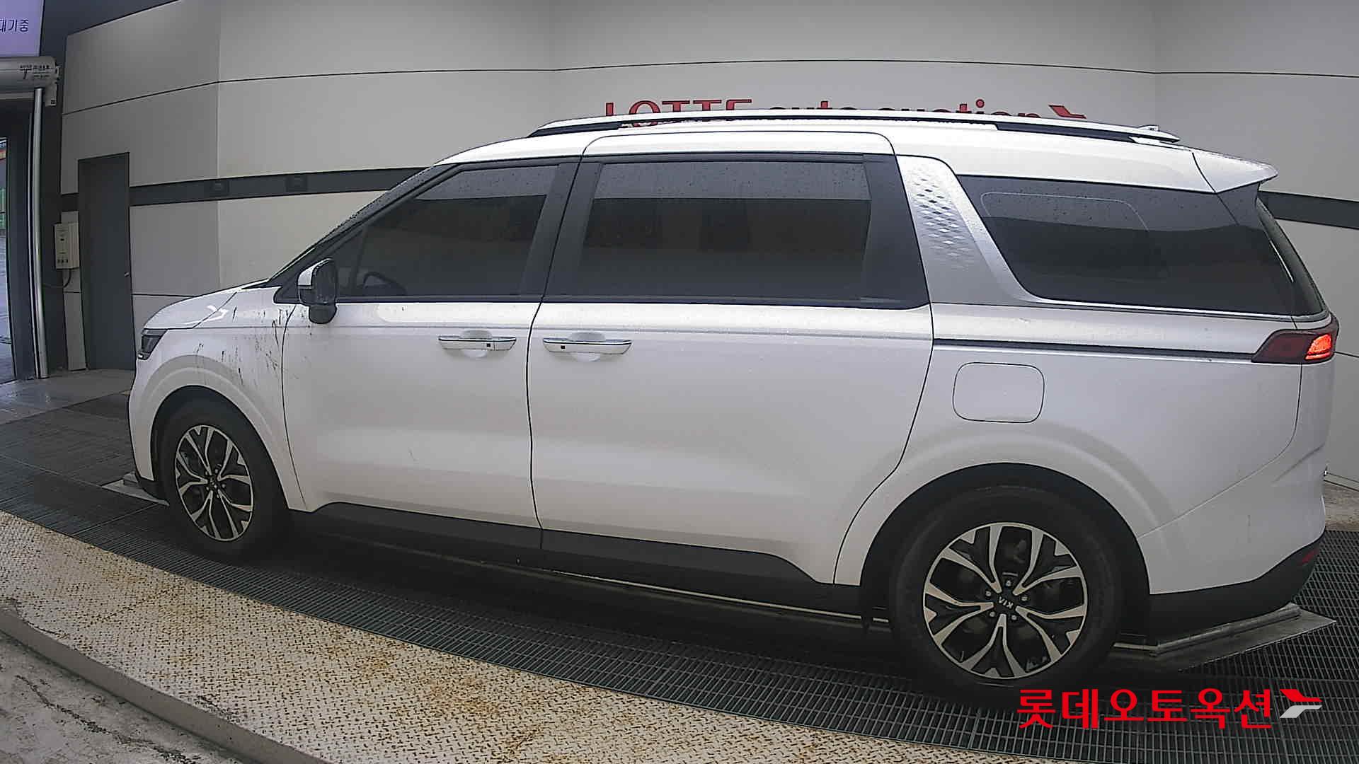 2021 - kia carnival