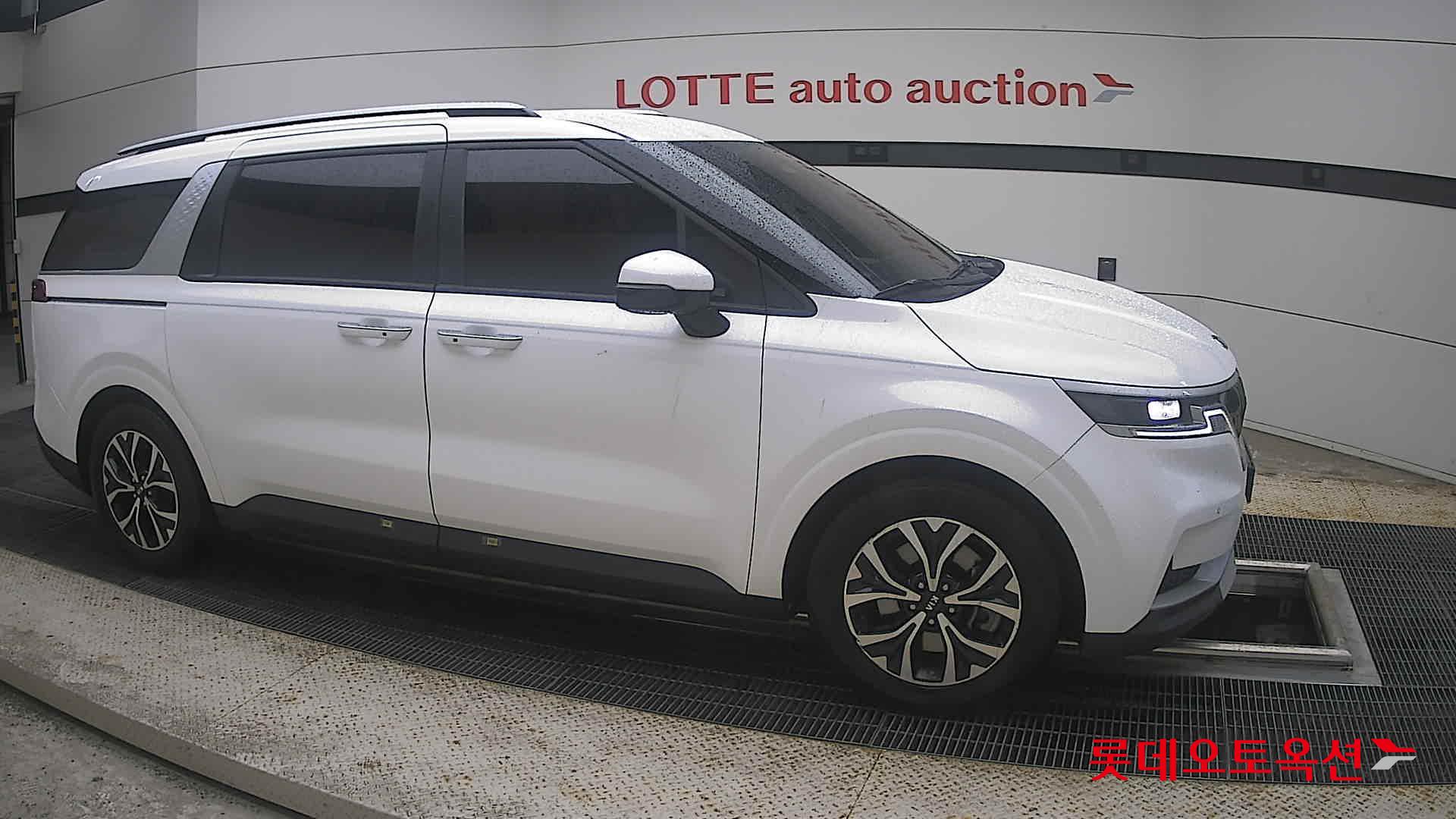 2021 - kia carnival