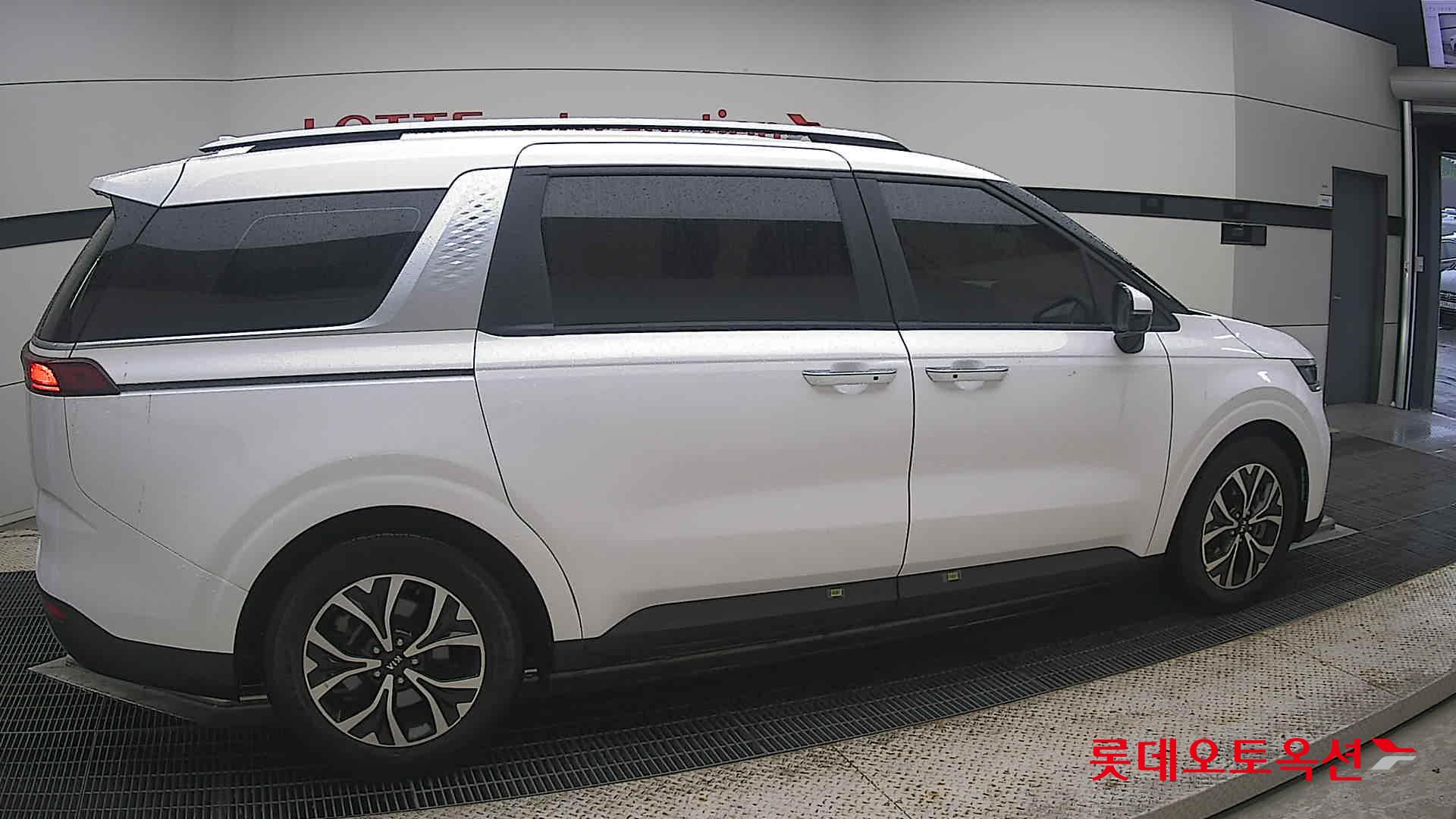 2021 - kia carnival