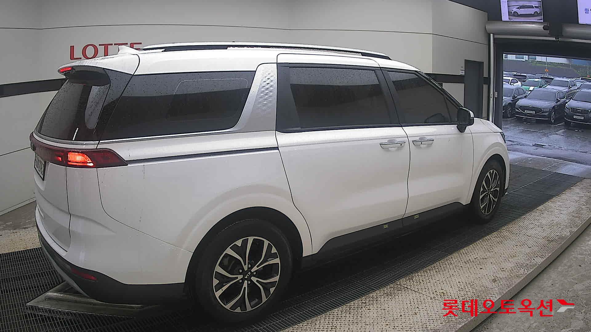 2021 - kia carnival