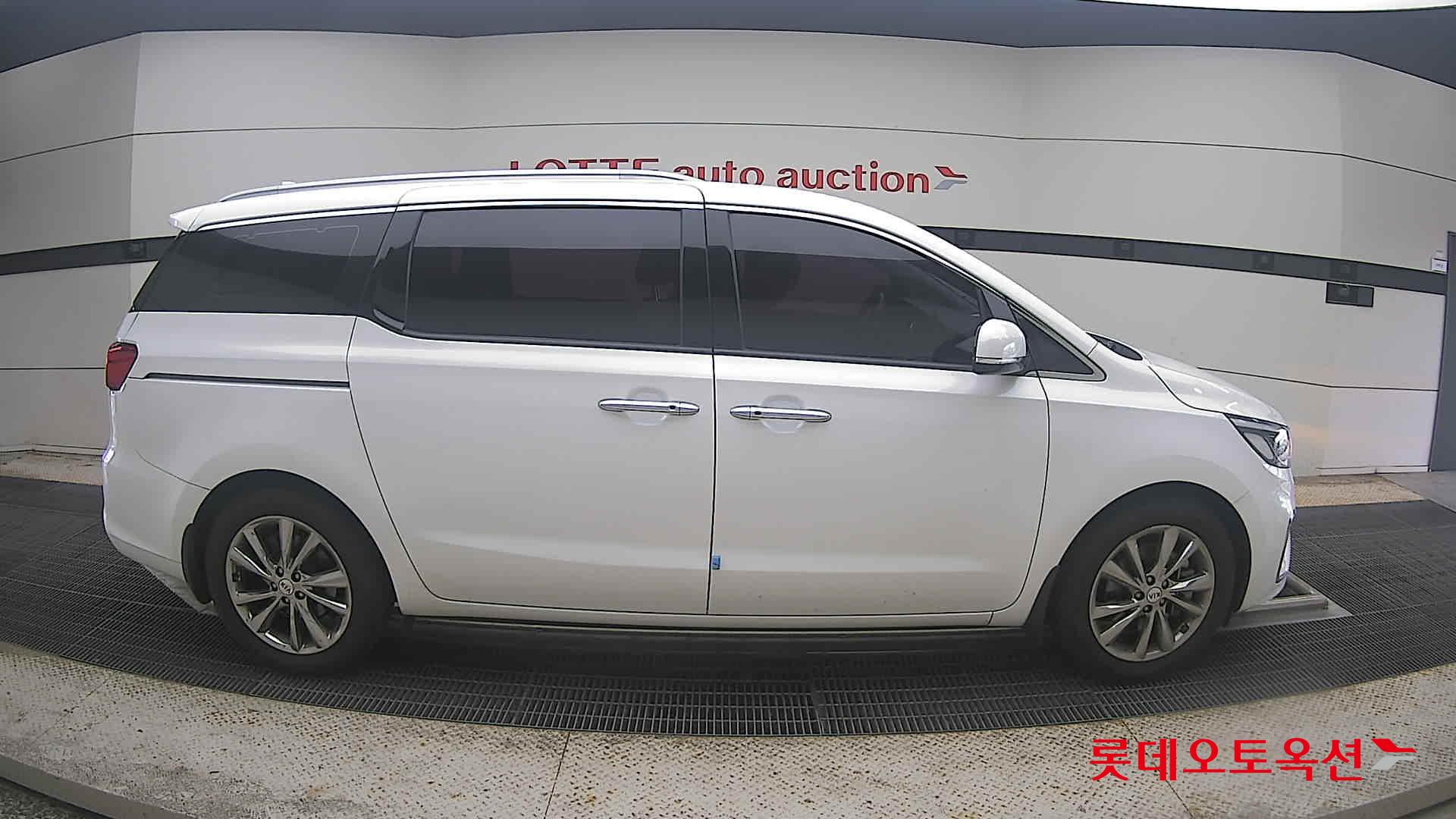 2020 - kia carnival