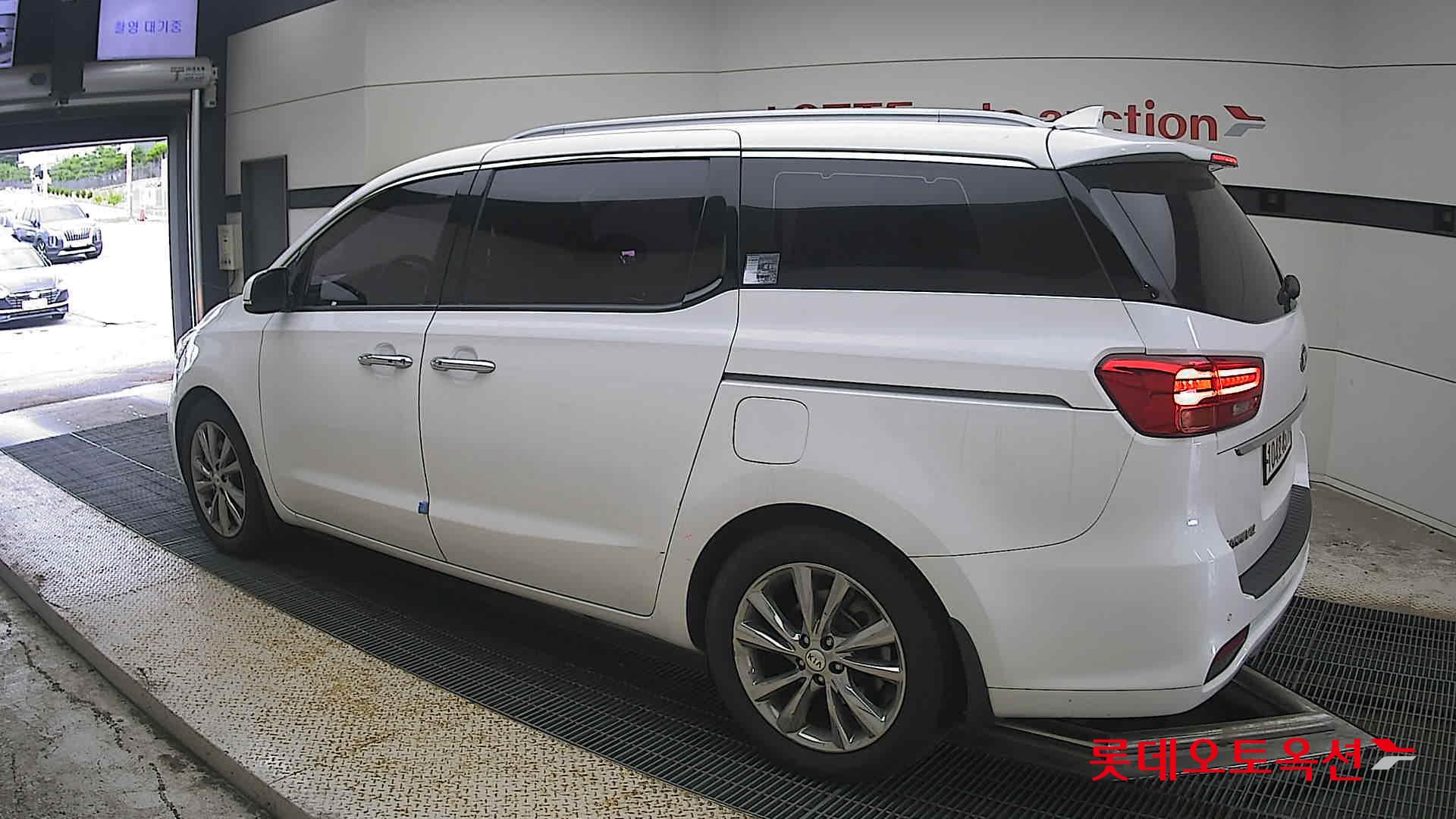 2020 - kia carnival