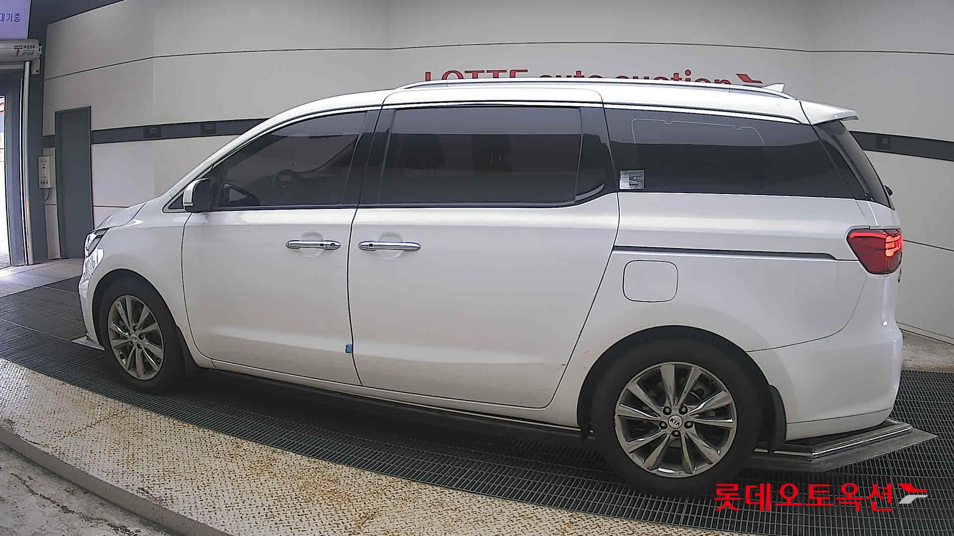 2020 - kia carnival
