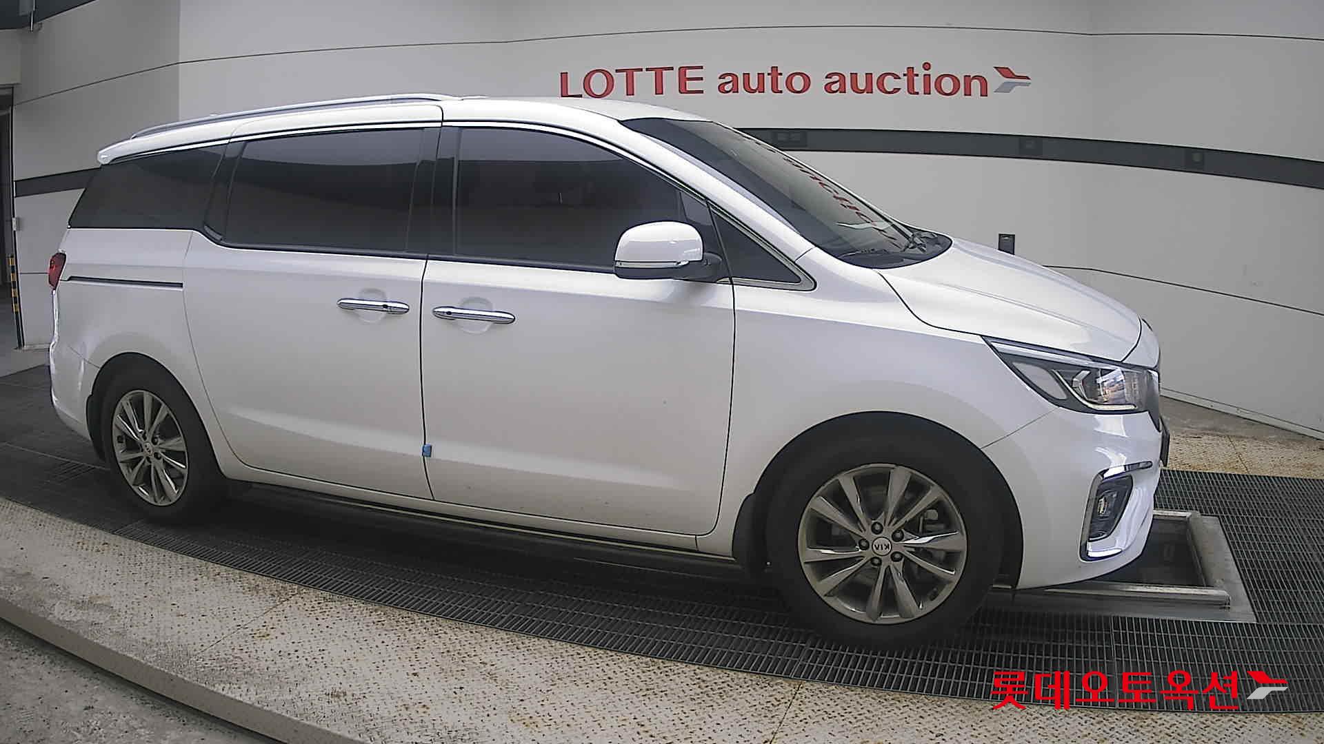 2020 - kia carnival