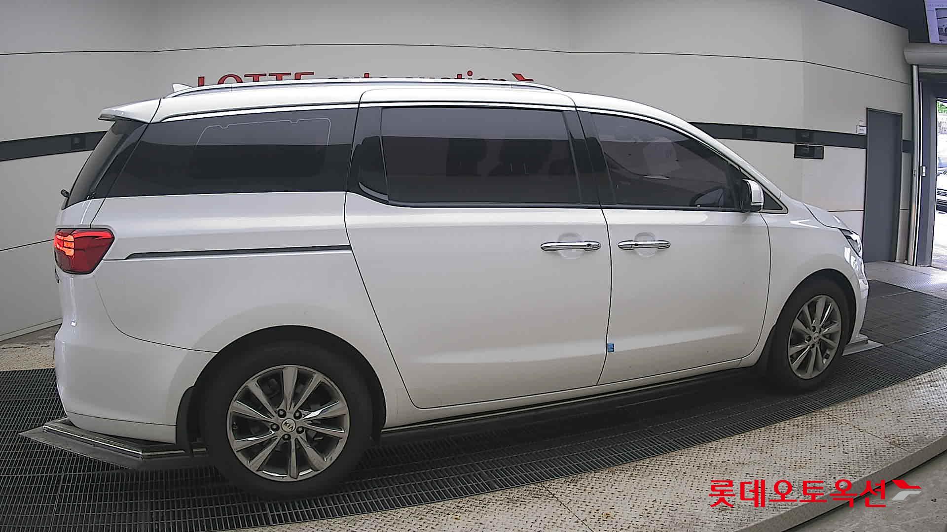 2020 - kia carnival