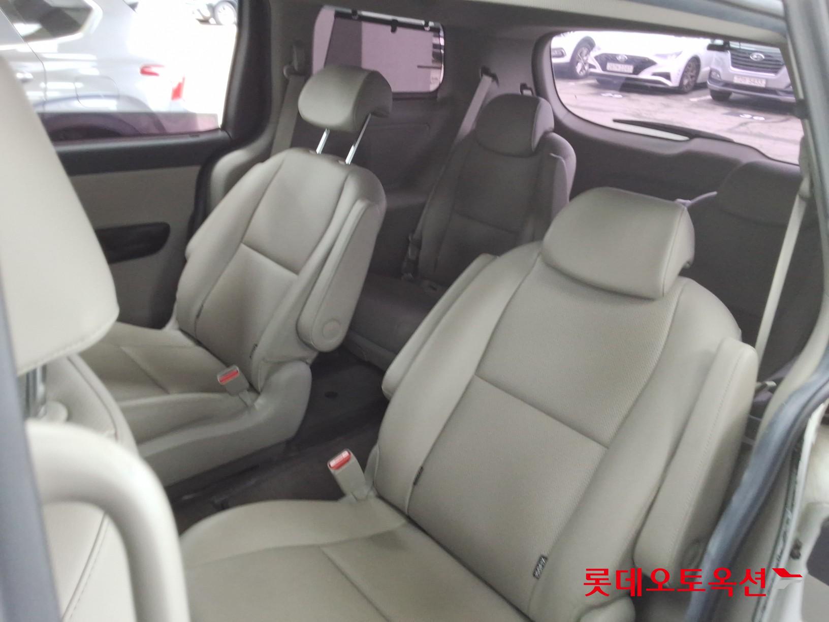 2020 - kia carnival