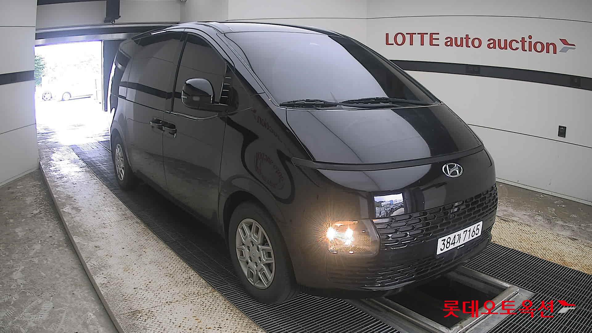 2022 - hyundai staria