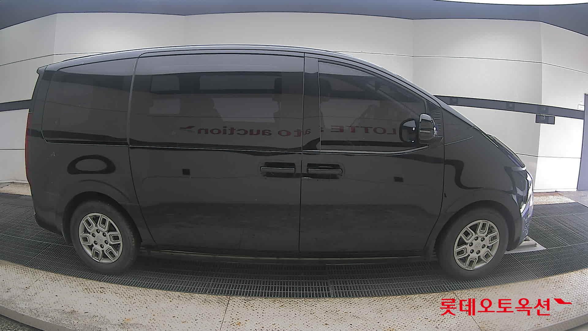 2022 - hyundai staria