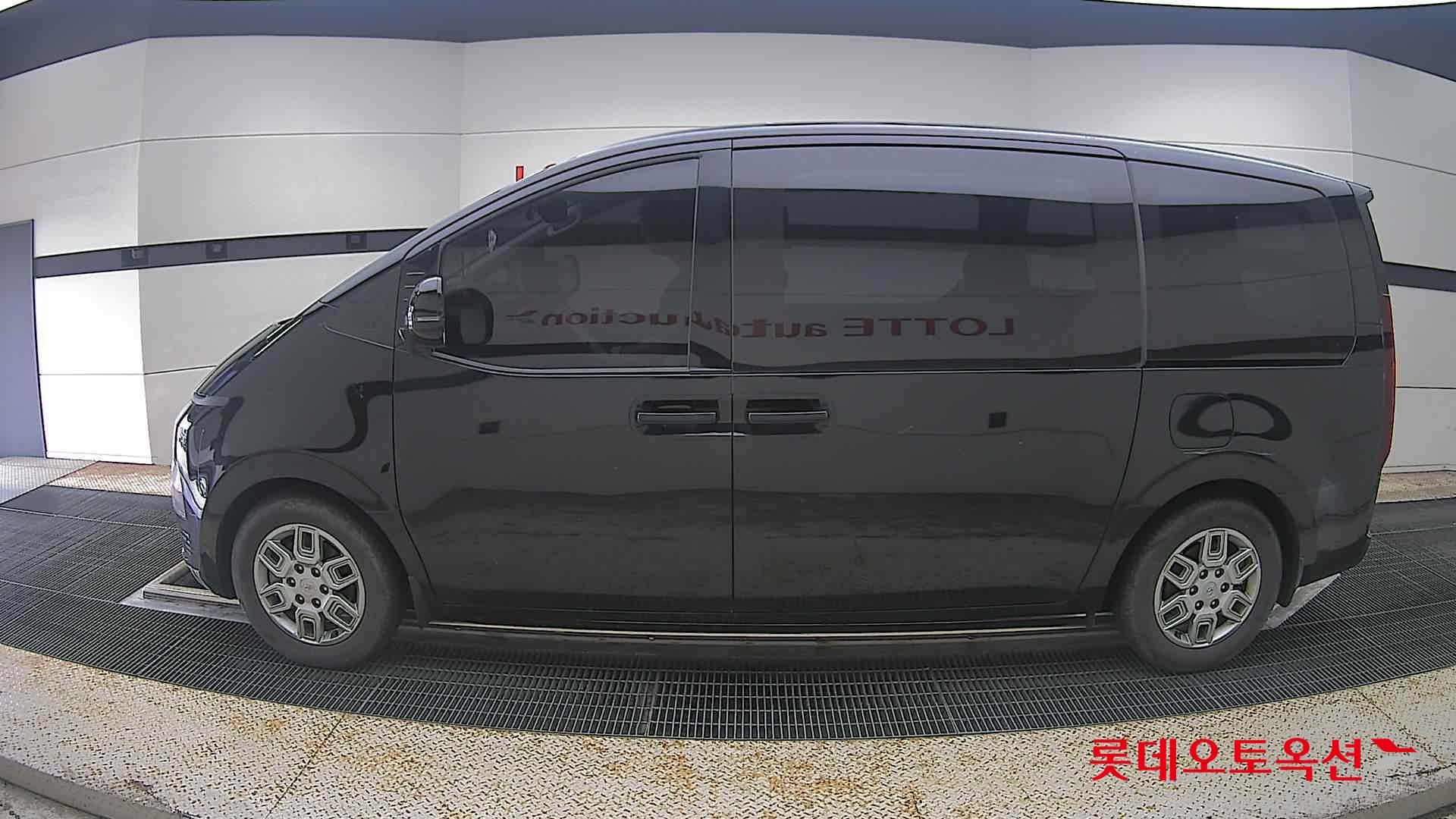 2022 - hyundai staria