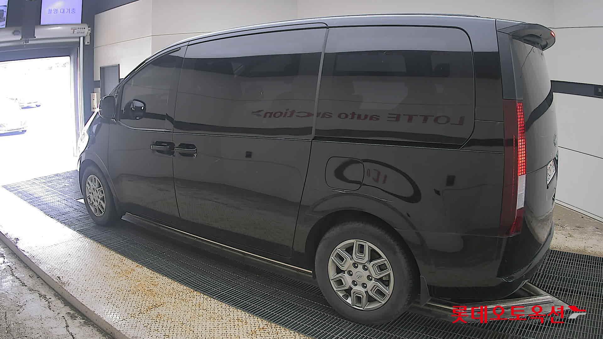 2022 - hyundai staria