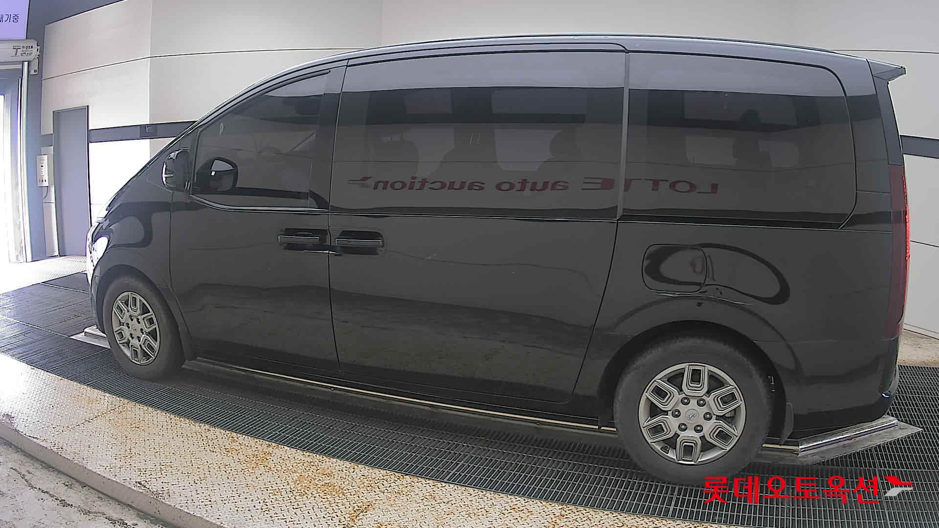 2022 - hyundai staria
