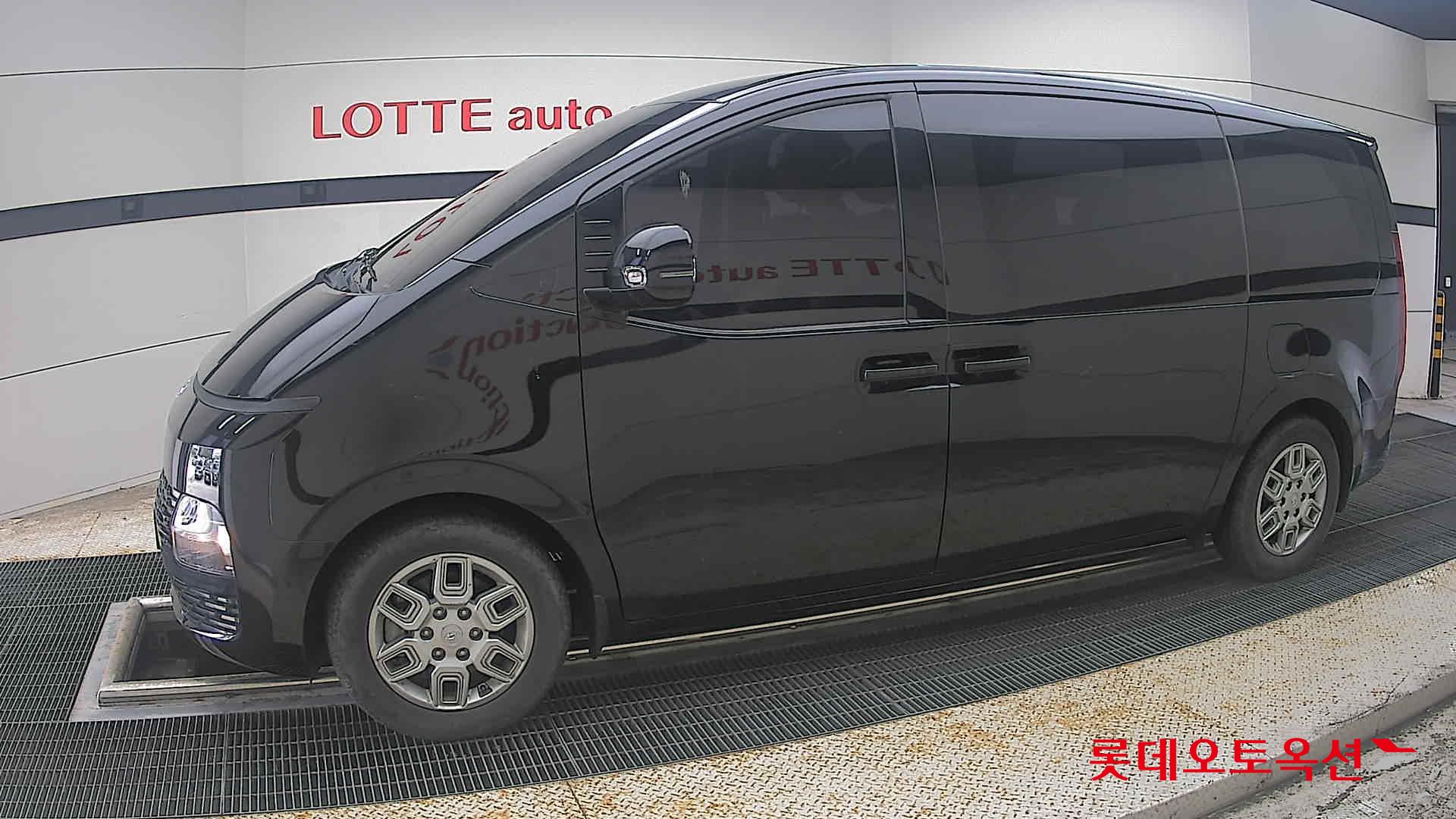 2022 - hyundai staria