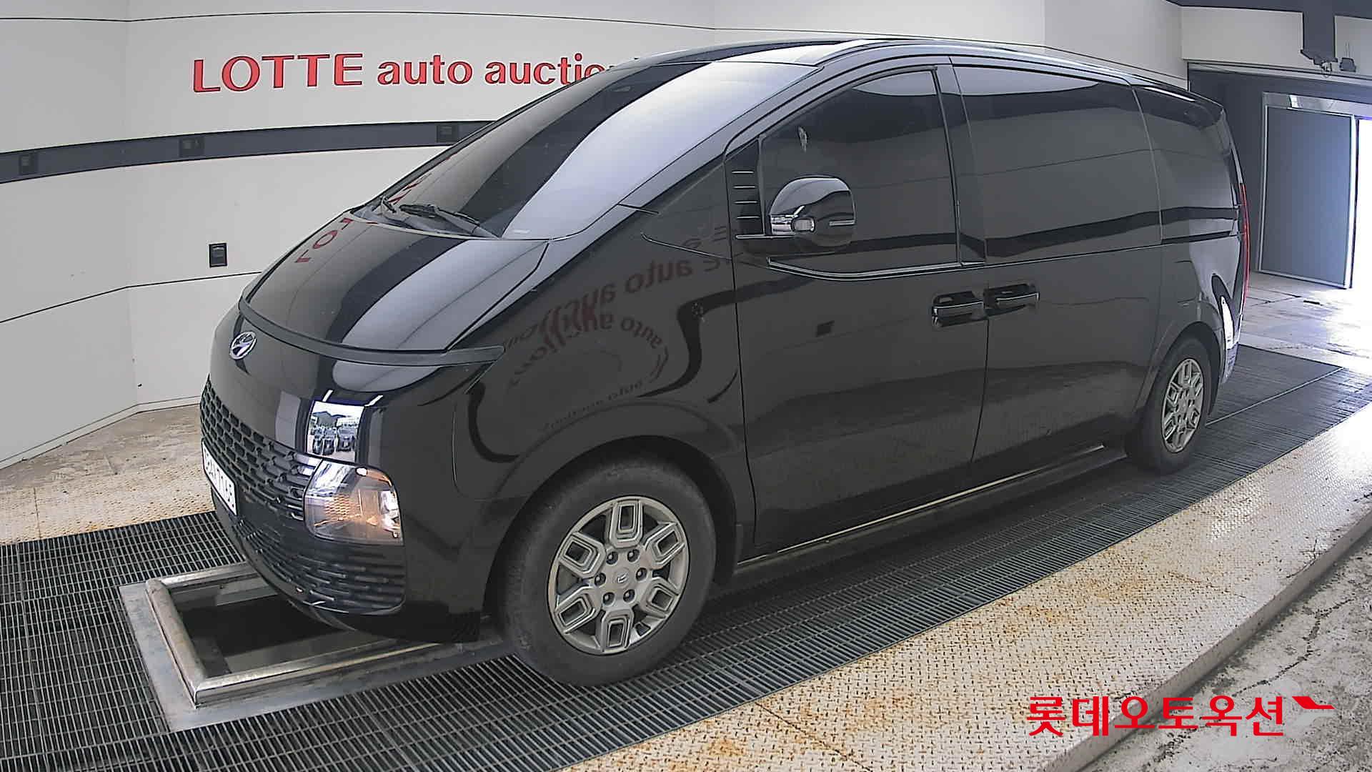2022 - hyundai staria