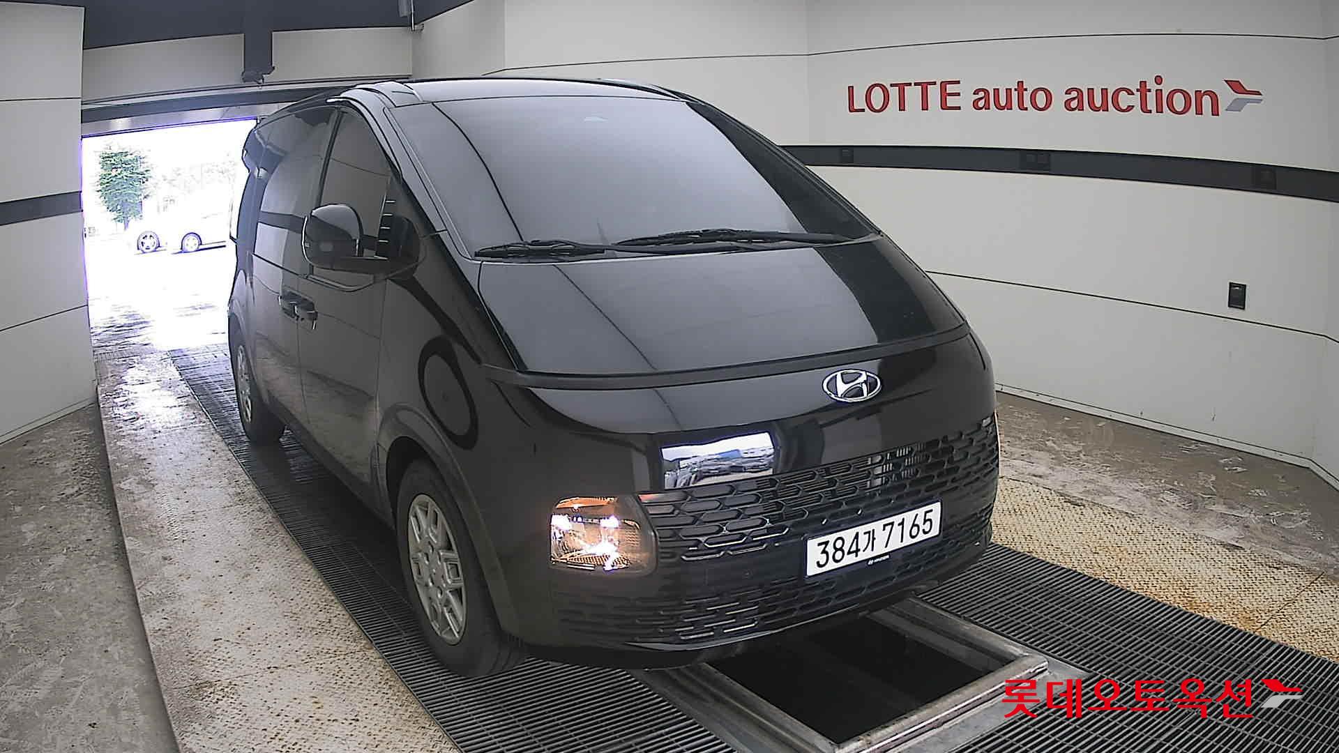 2022 - hyundai staria