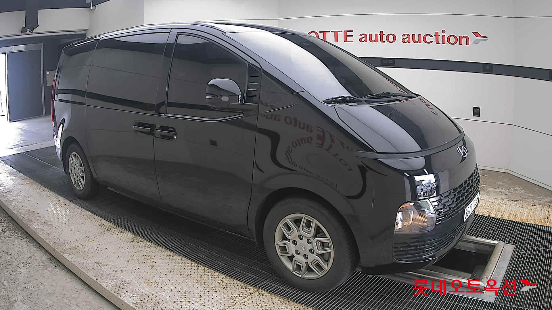 2022 - hyundai staria