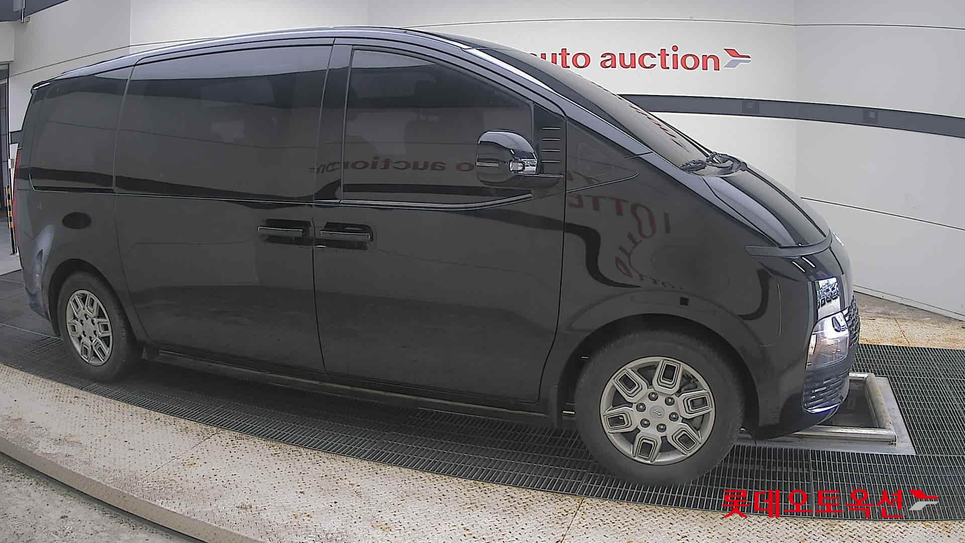 2022 - hyundai staria