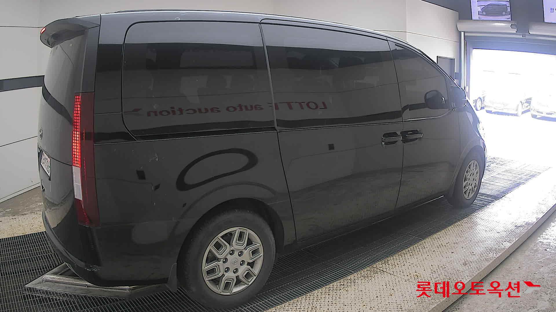 2022 - hyundai staria
