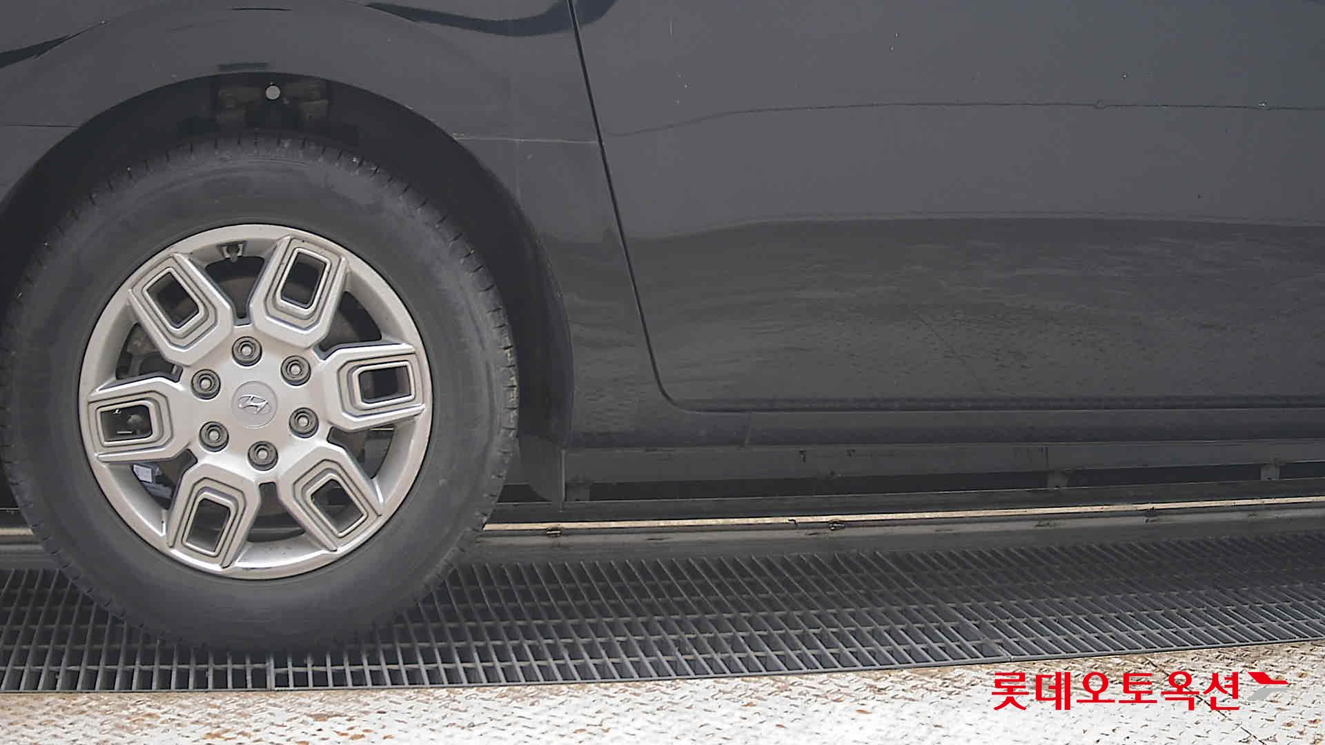 2022 - hyundai staria