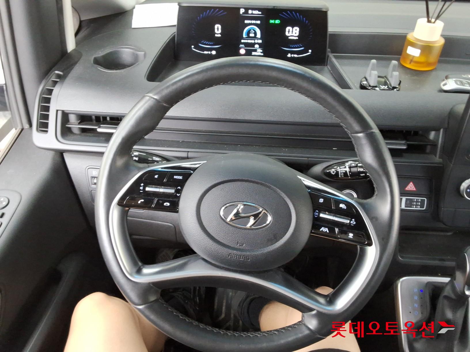 2022 - hyundai staria