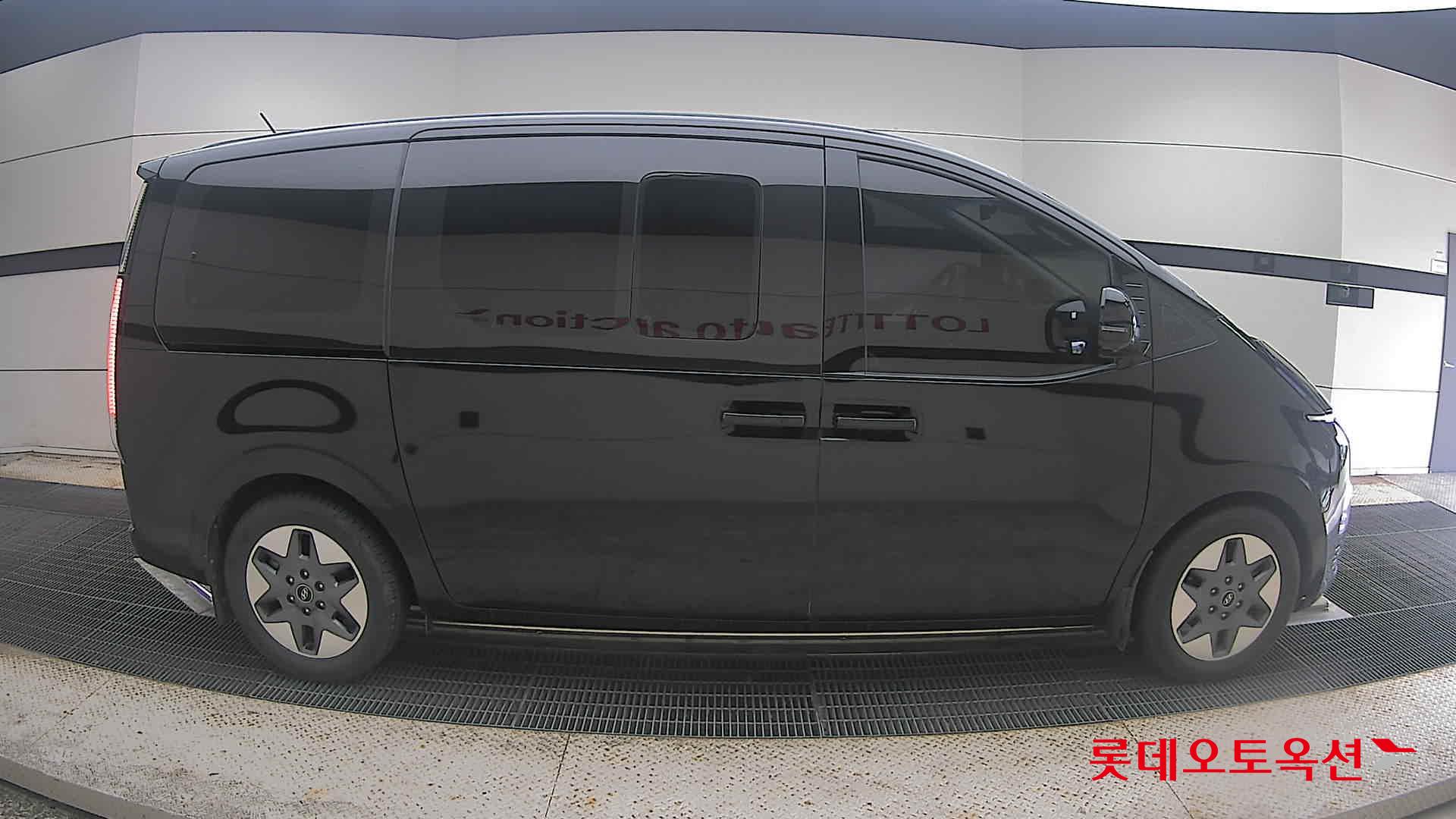 2022 - hyundai staria