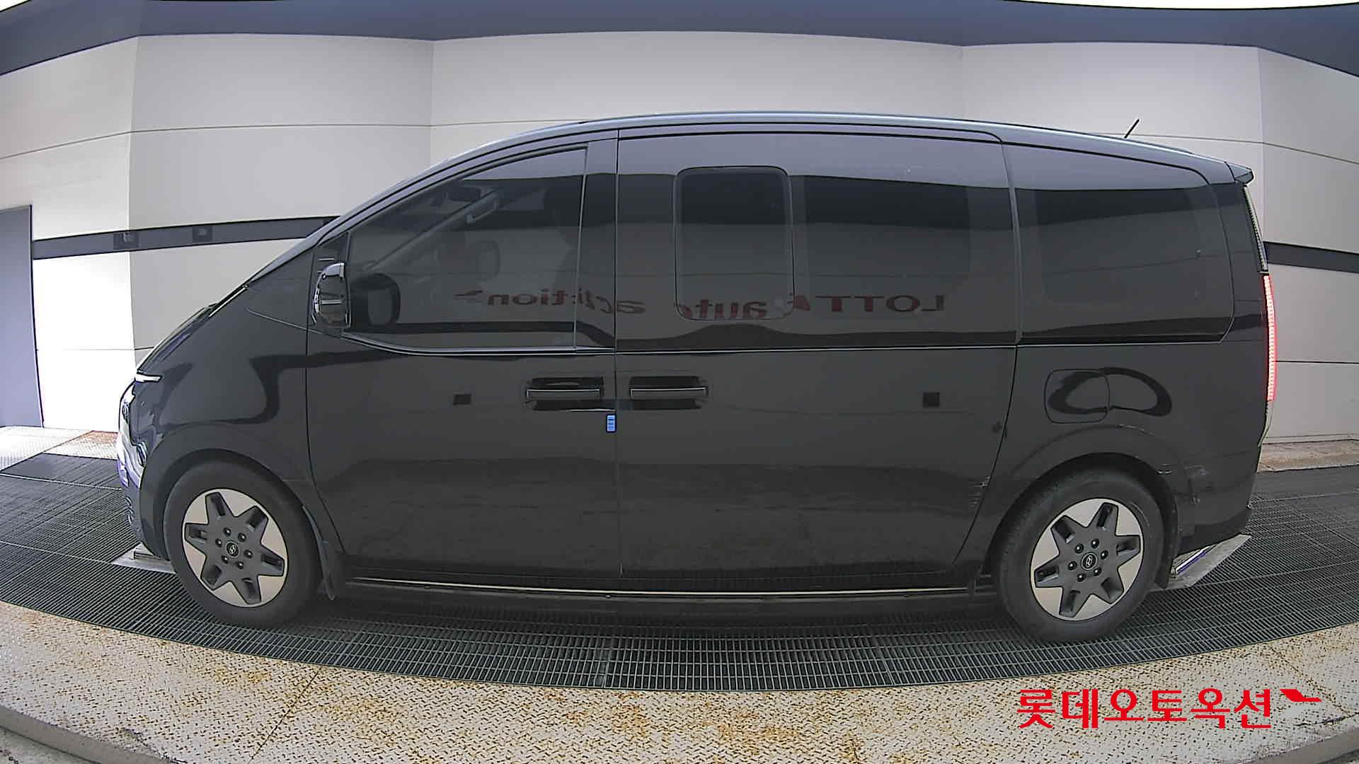 2022 - hyundai staria