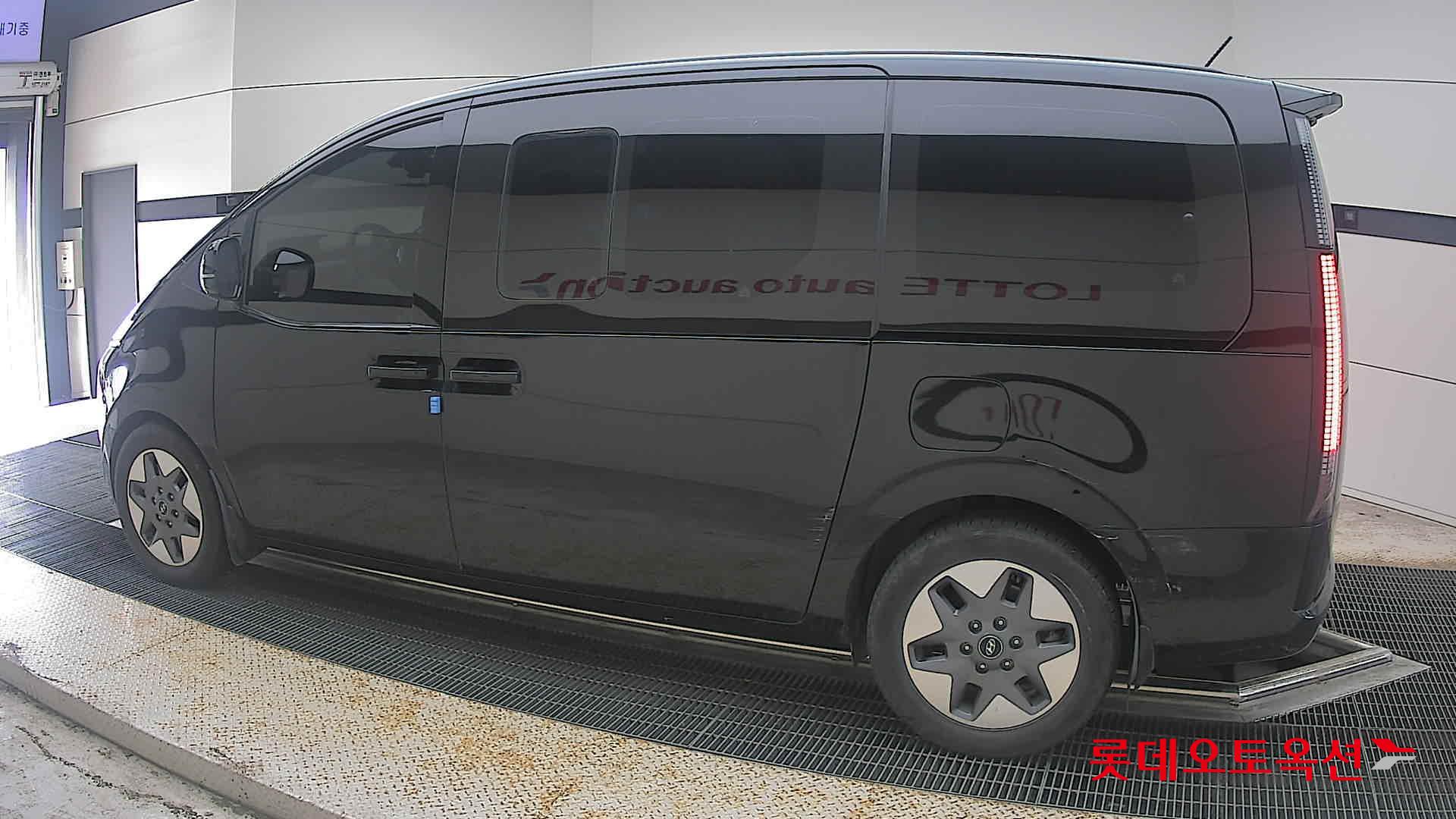 2022 - hyundai staria