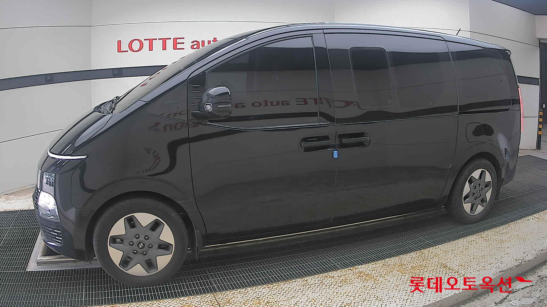 2022 - hyundai staria