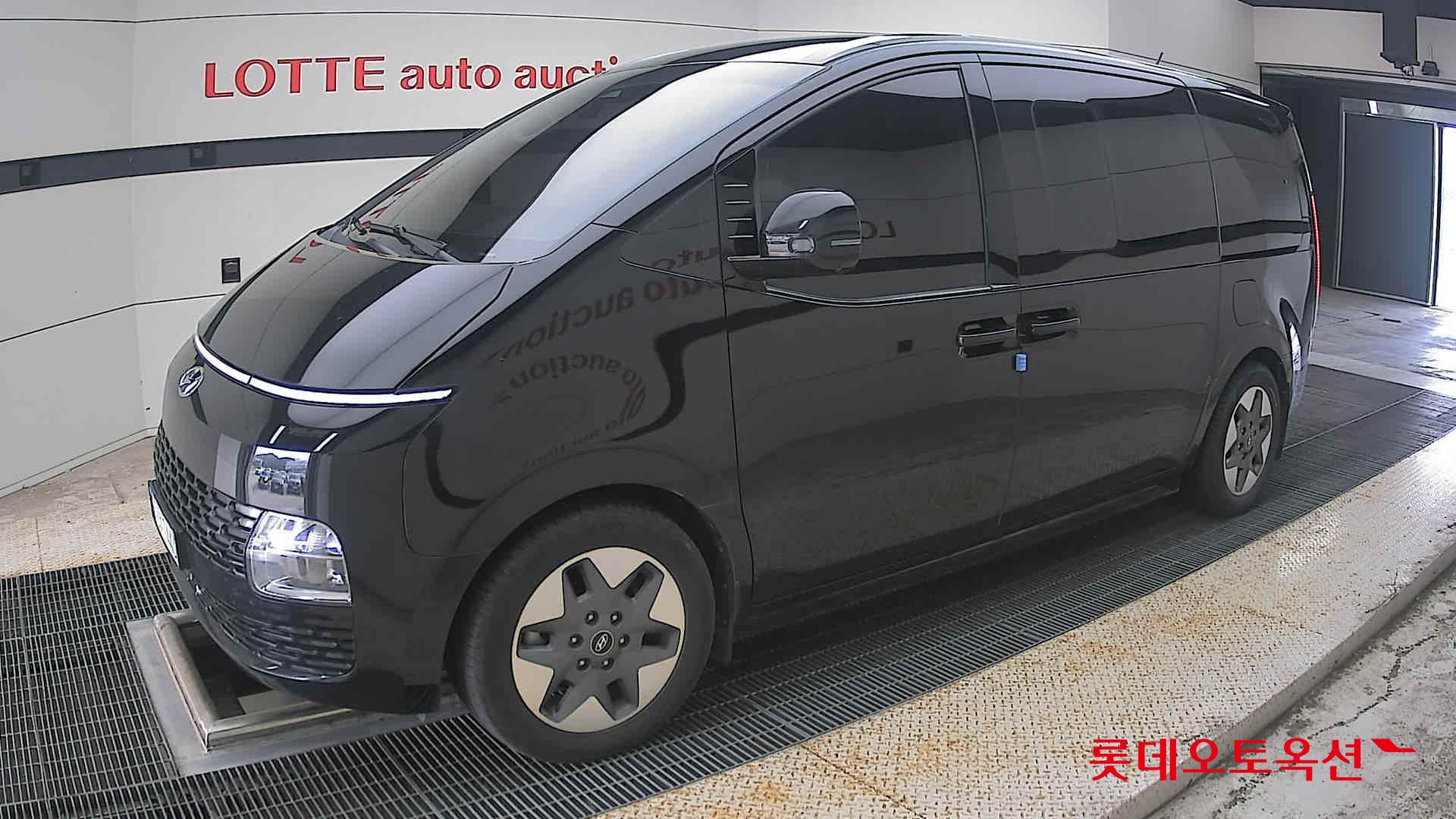 2022 - hyundai staria