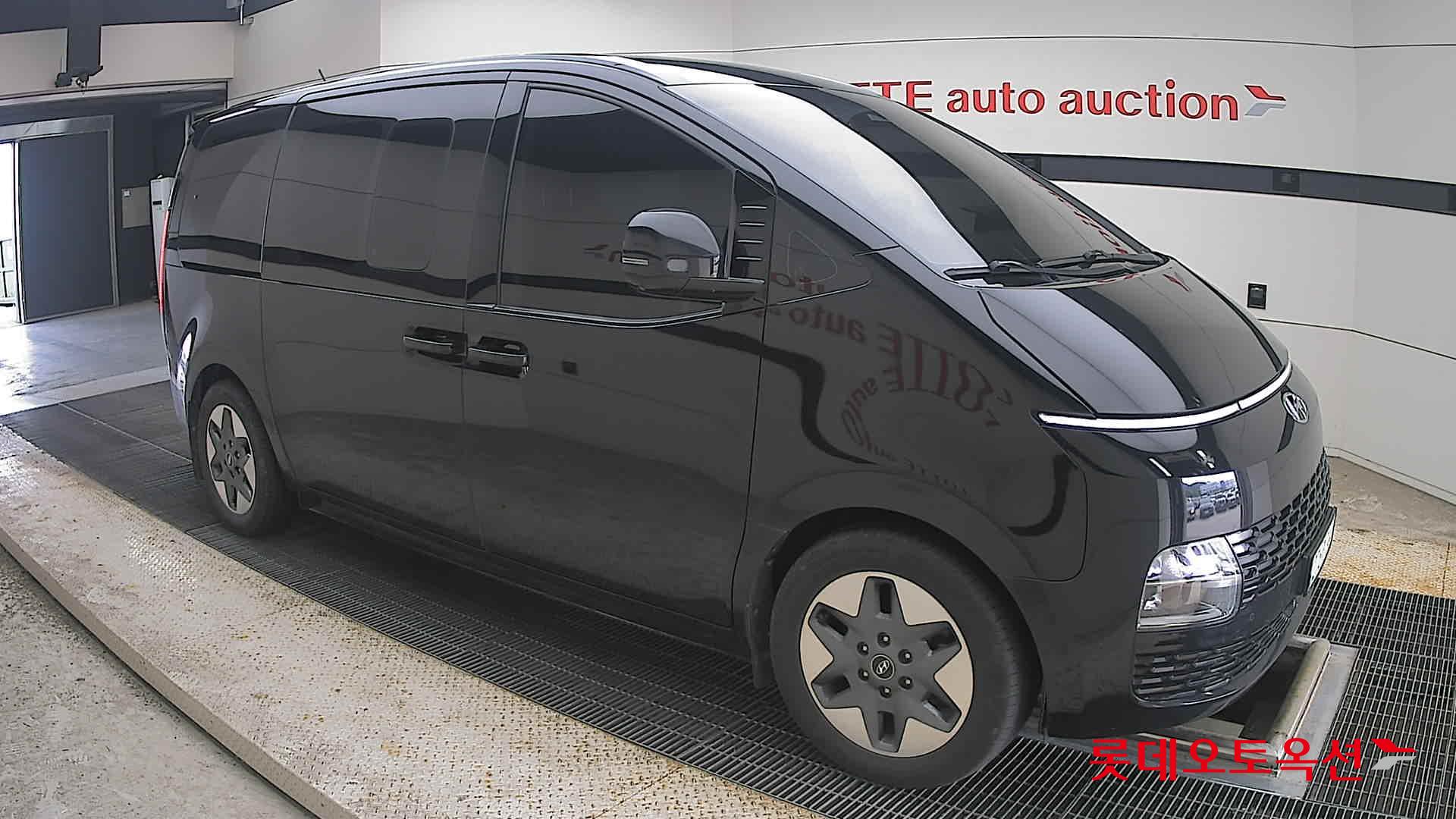 2022 - hyundai staria
