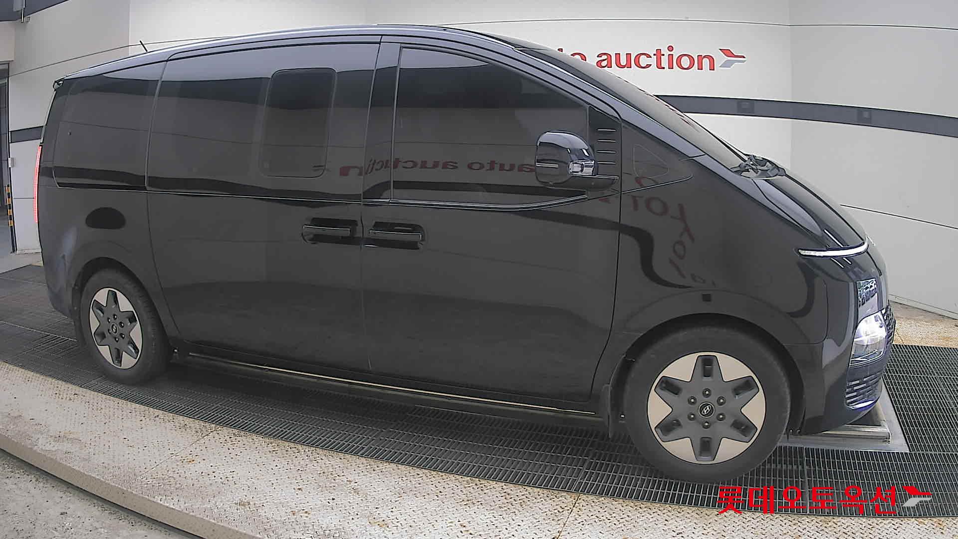 2022 - hyundai staria